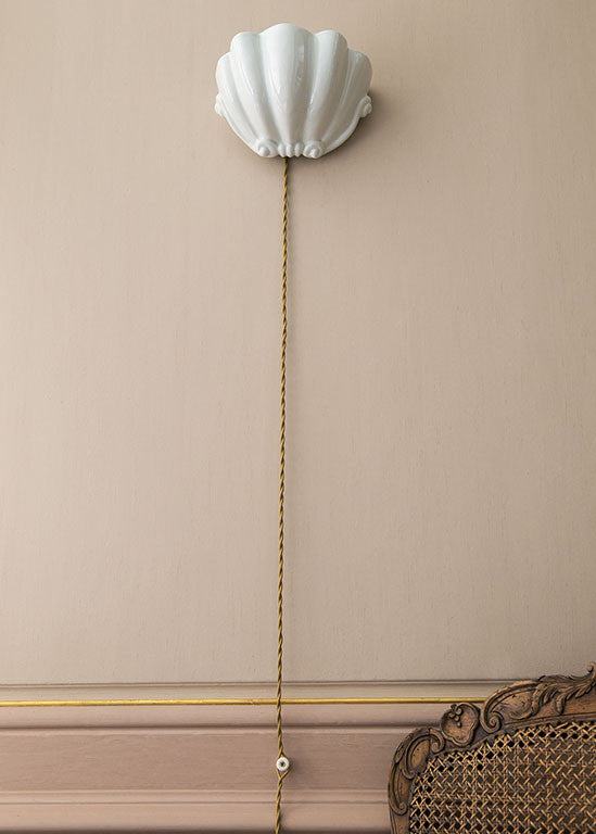 White porcelain insulator with enameled finish