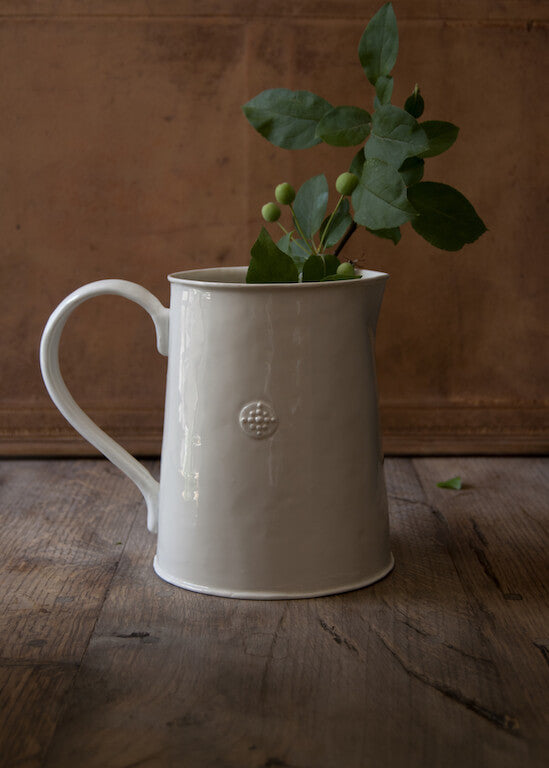 Grand pichet | Porcelaine de Limoges | Savoir-faire artisanal | Alix D. Reynis