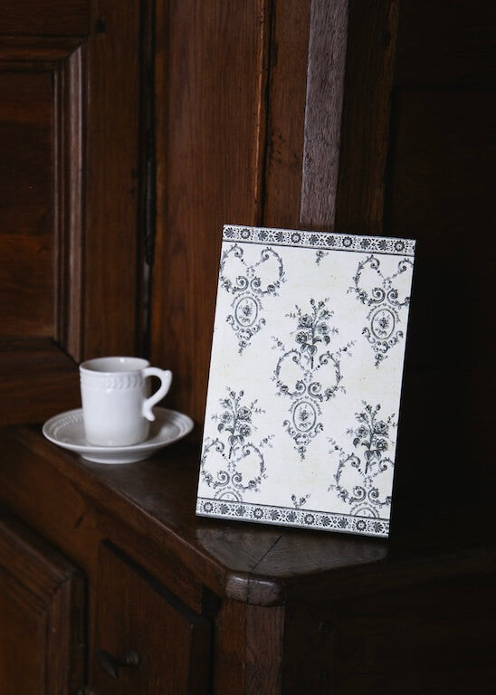 Blank Pompadour notebook 160 pages