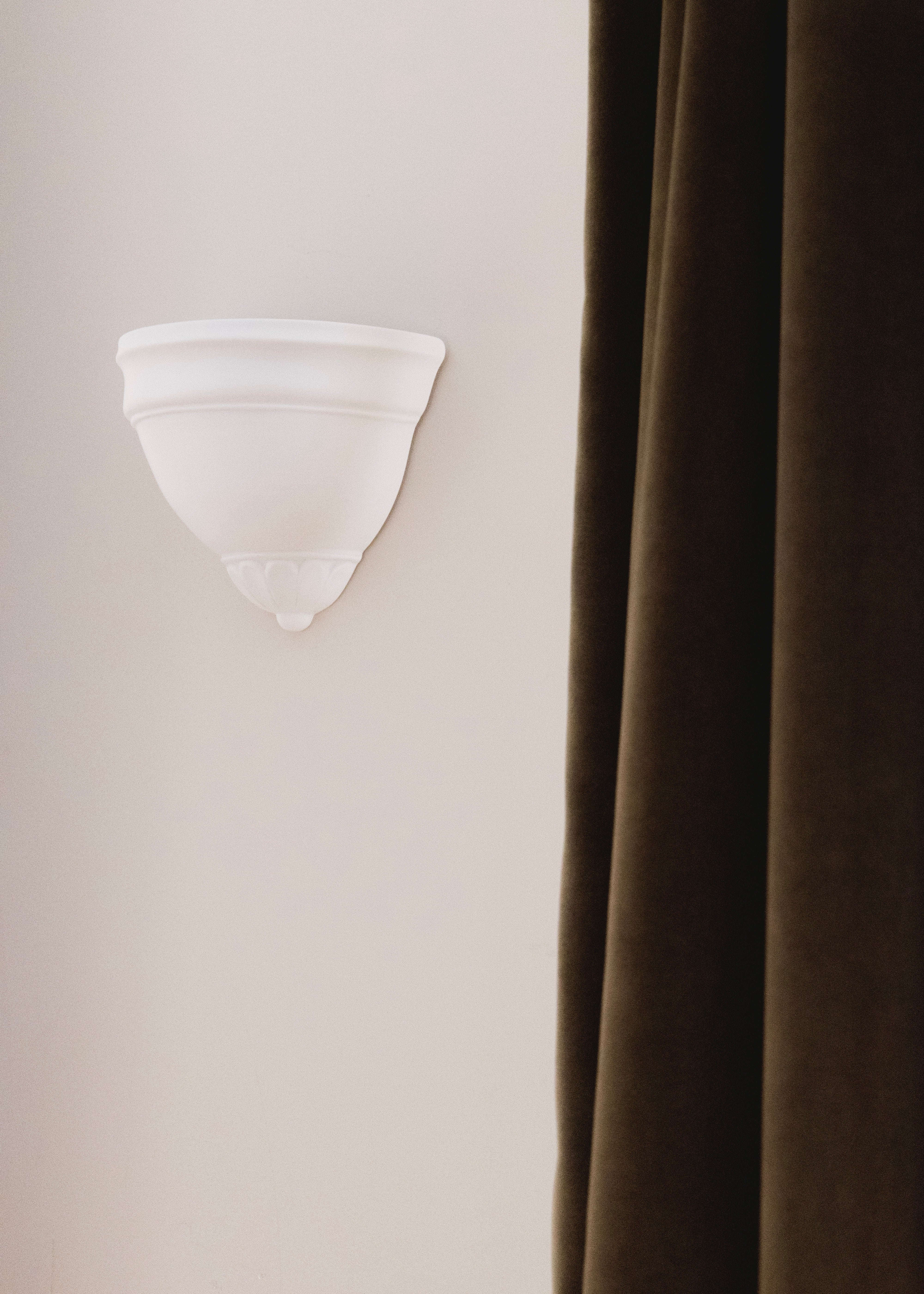 Tosca white porcelain wall lamp