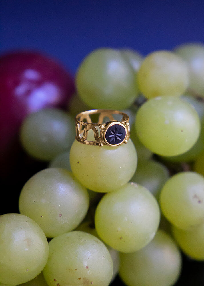 Bague intaille | Or 18 carats | Savoir-faire artisanal | Alix D. Reynis