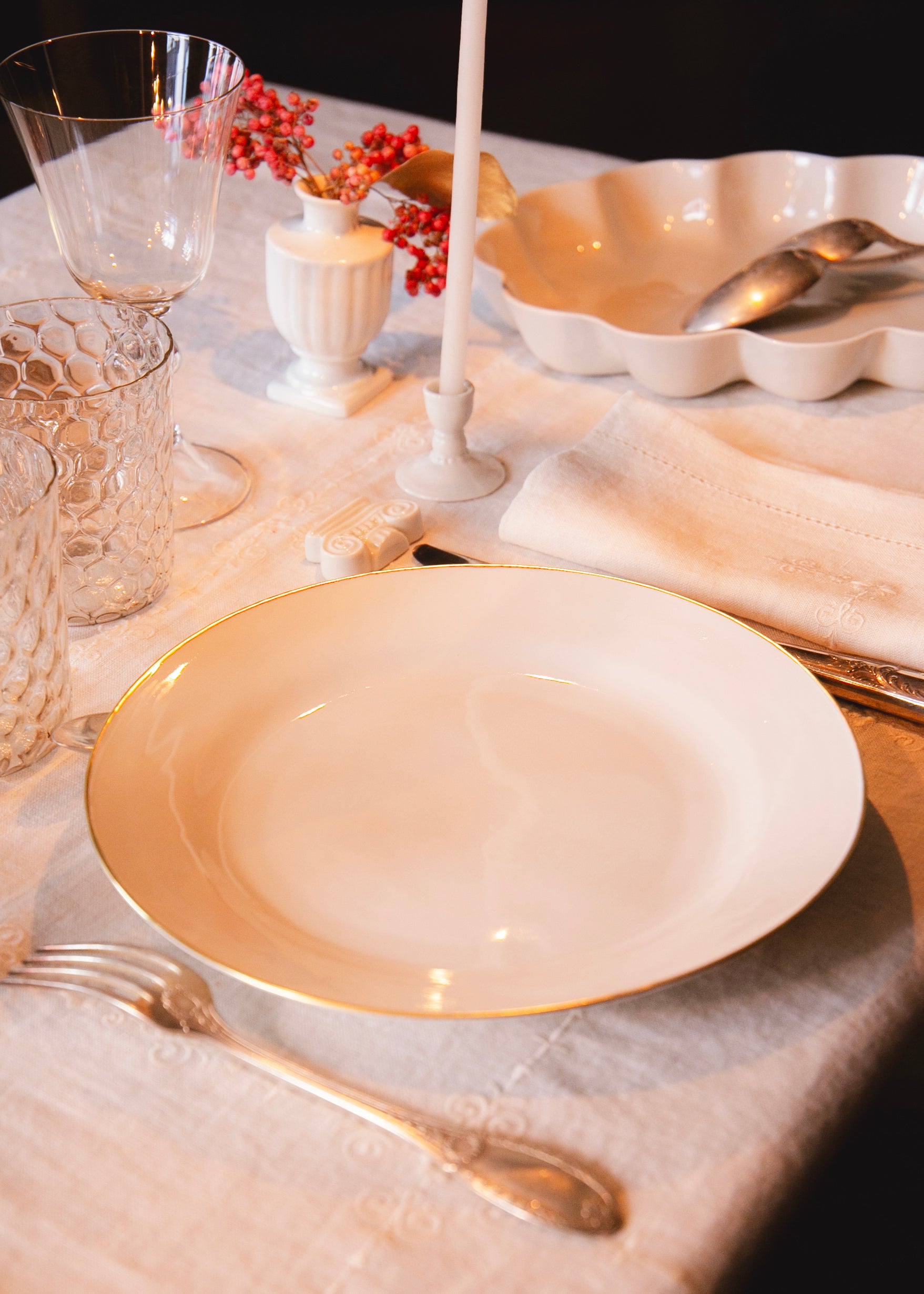 Assiette à dîner Marli en porcelaine blanche