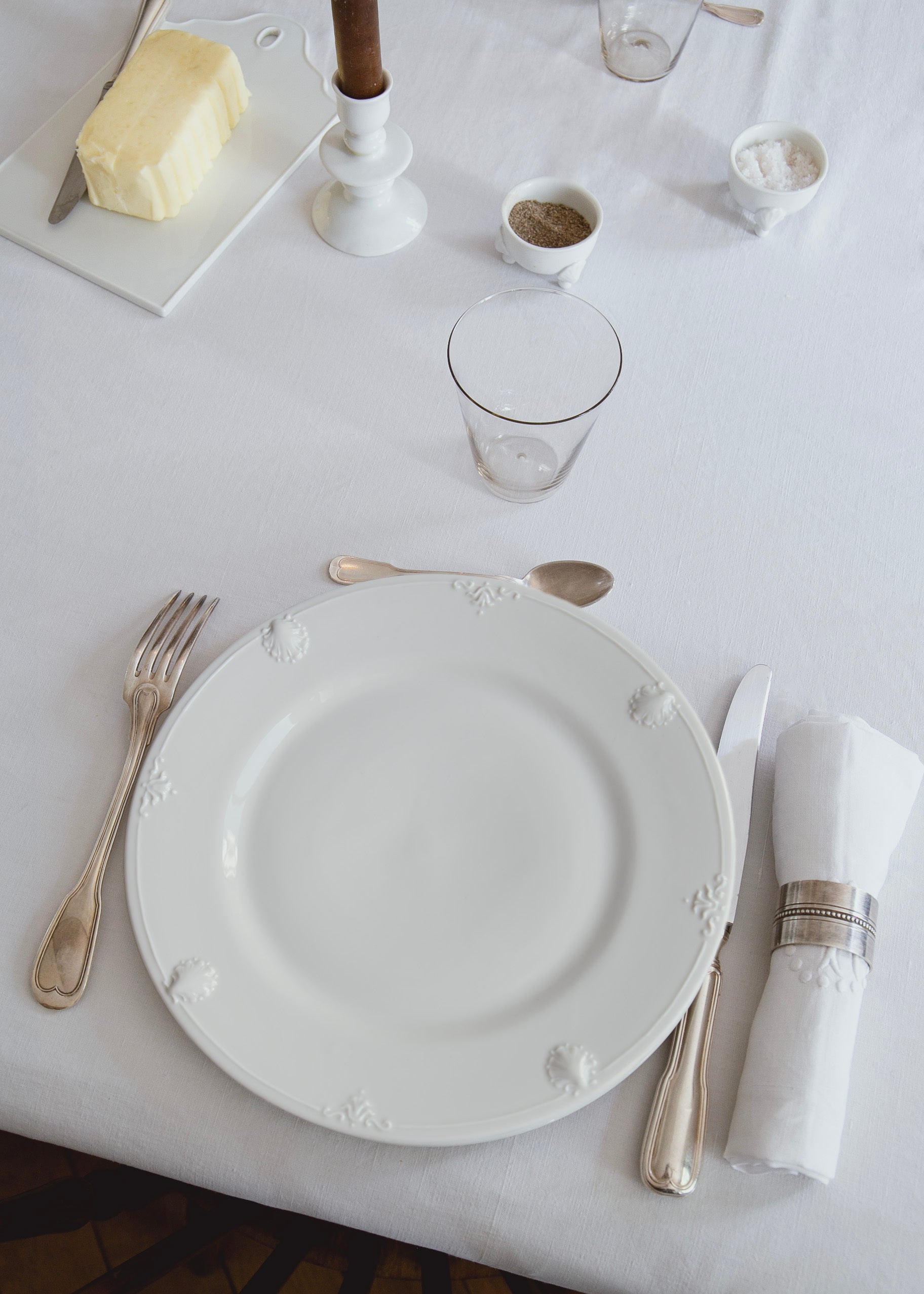 Assiette à dîner Saint Jacques en porcelaine blanche