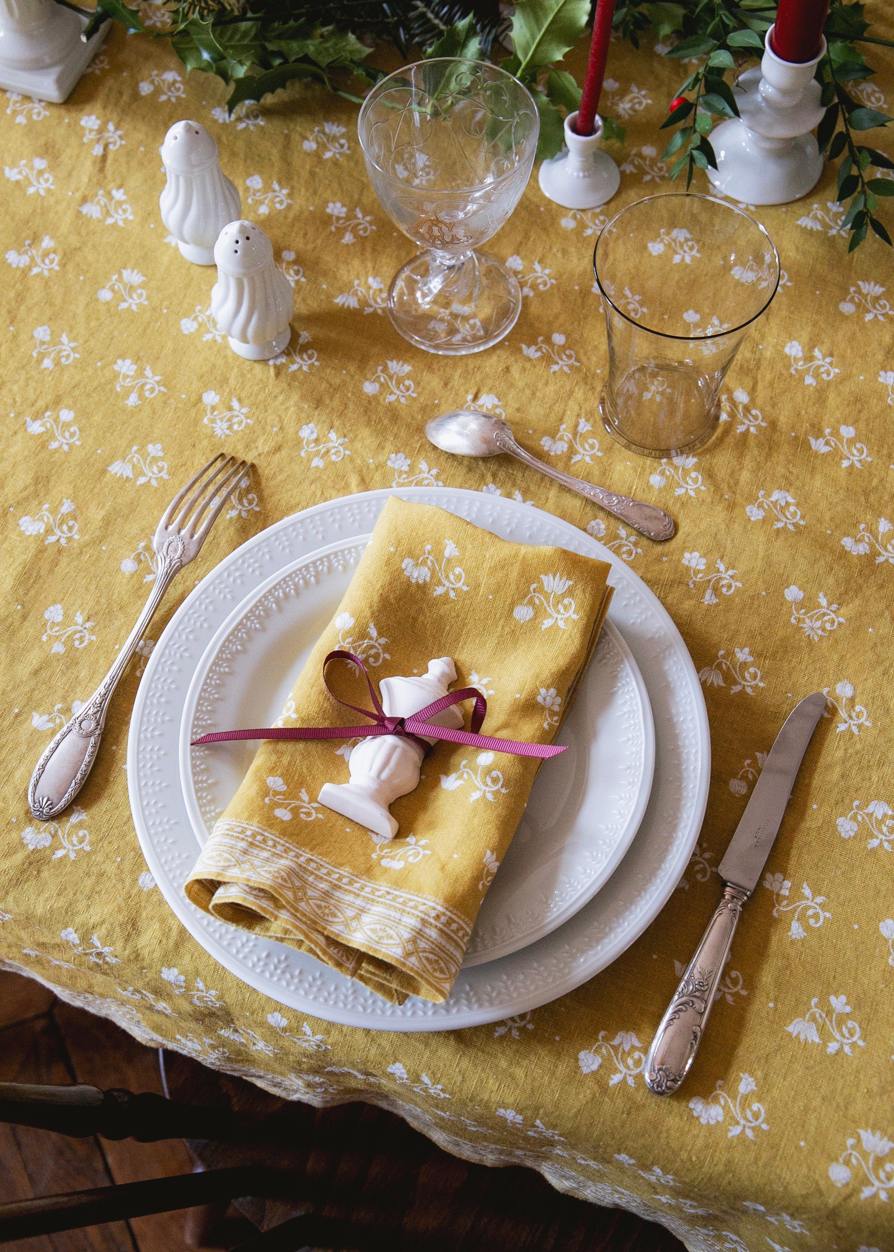 Coffret de 4 assiettes à dîner Déméter et 4 assiettes à dessert Déméter en porcelaine banche