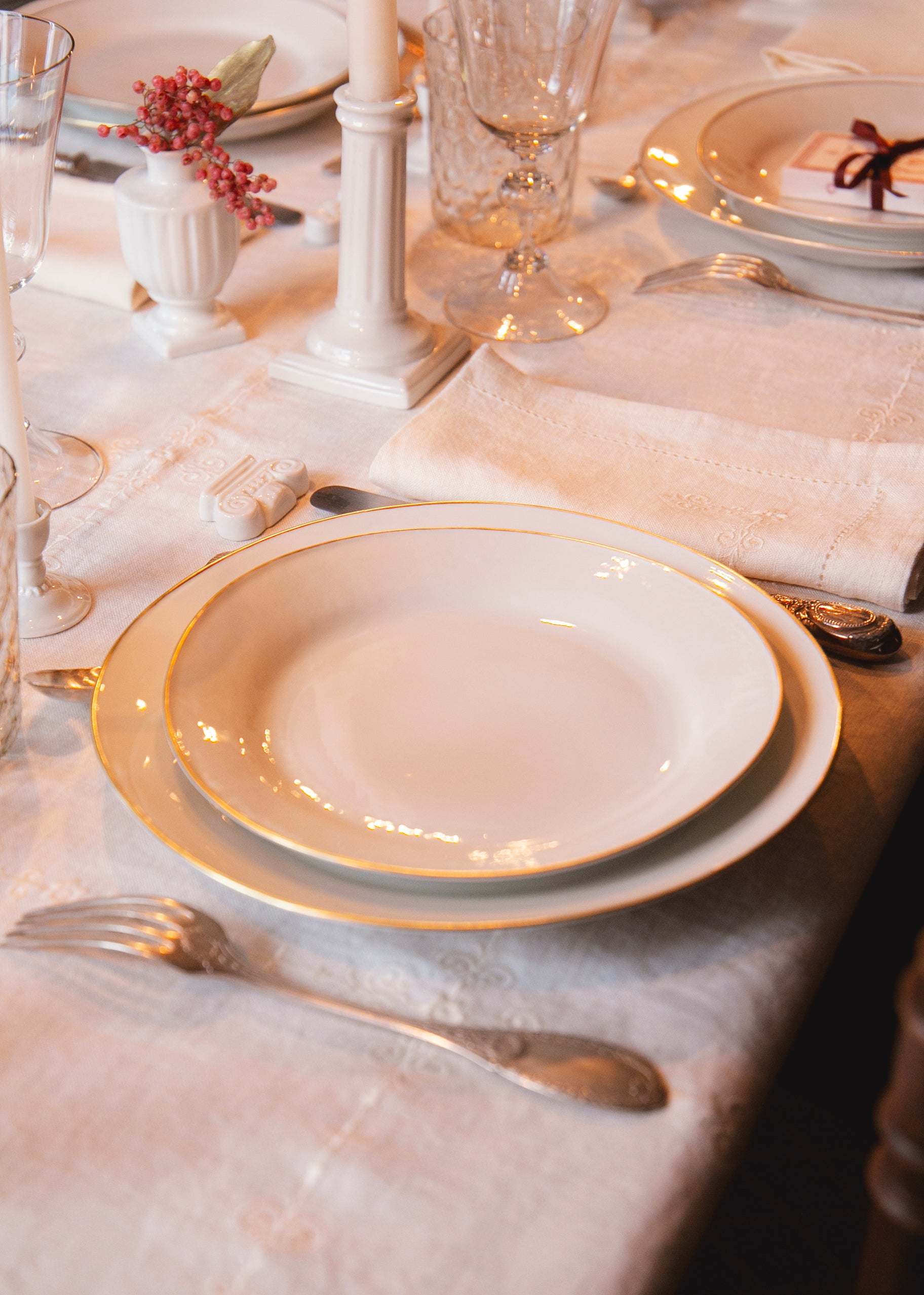 Assiette à dîner Marli en porcelaine blanche