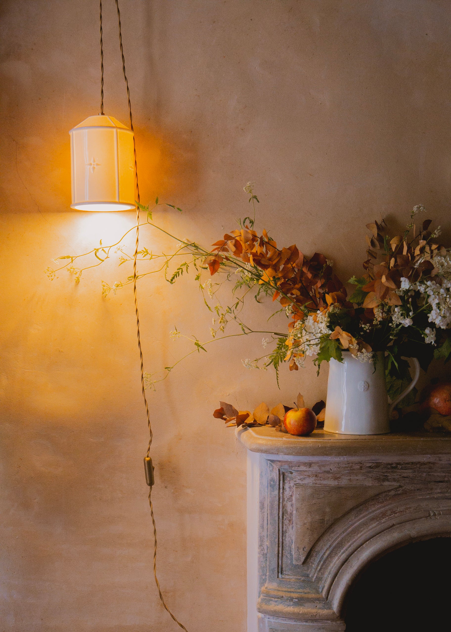 Lutèce white porcelain portable lamp