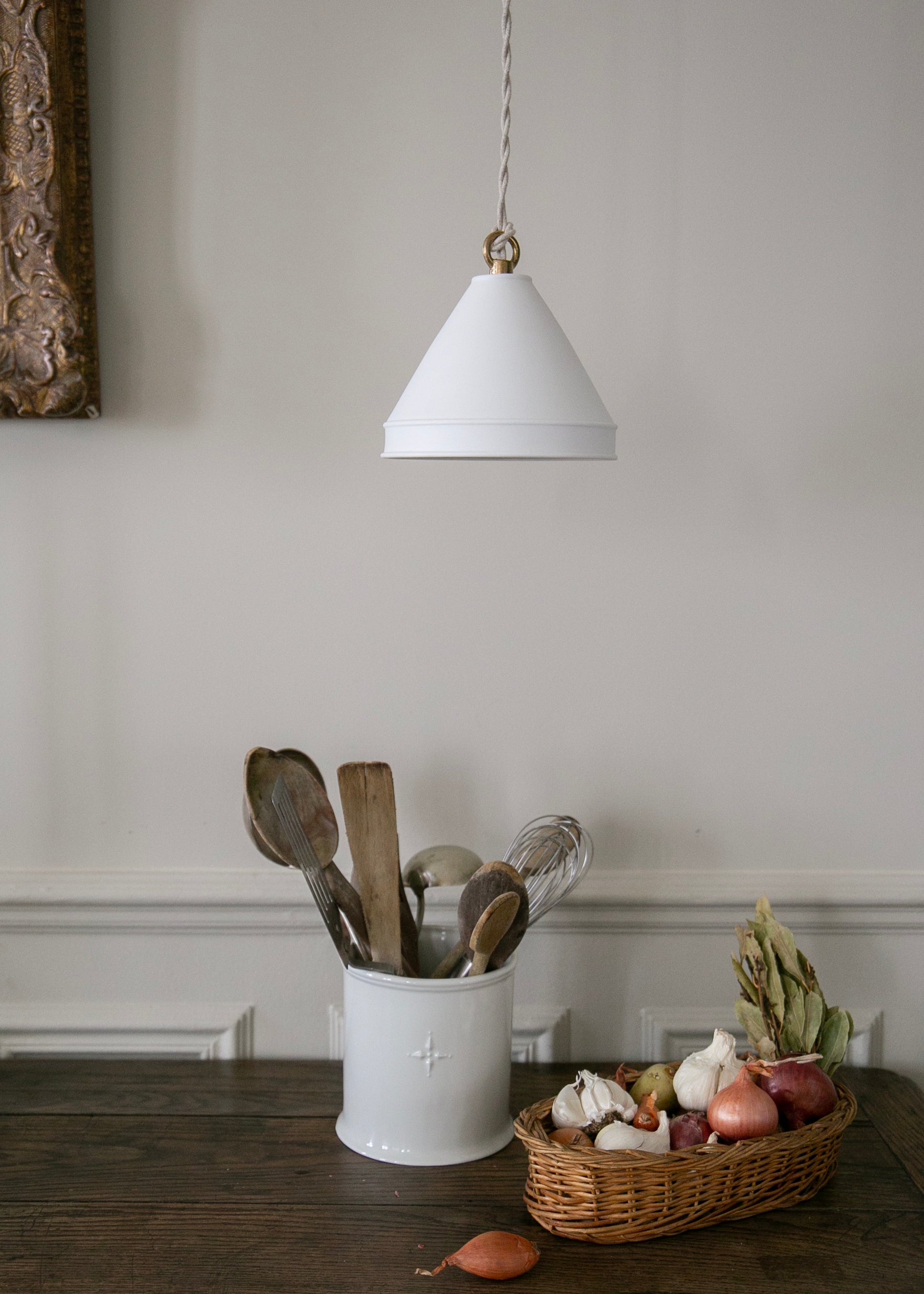 Medium Behor porcelain pendant light