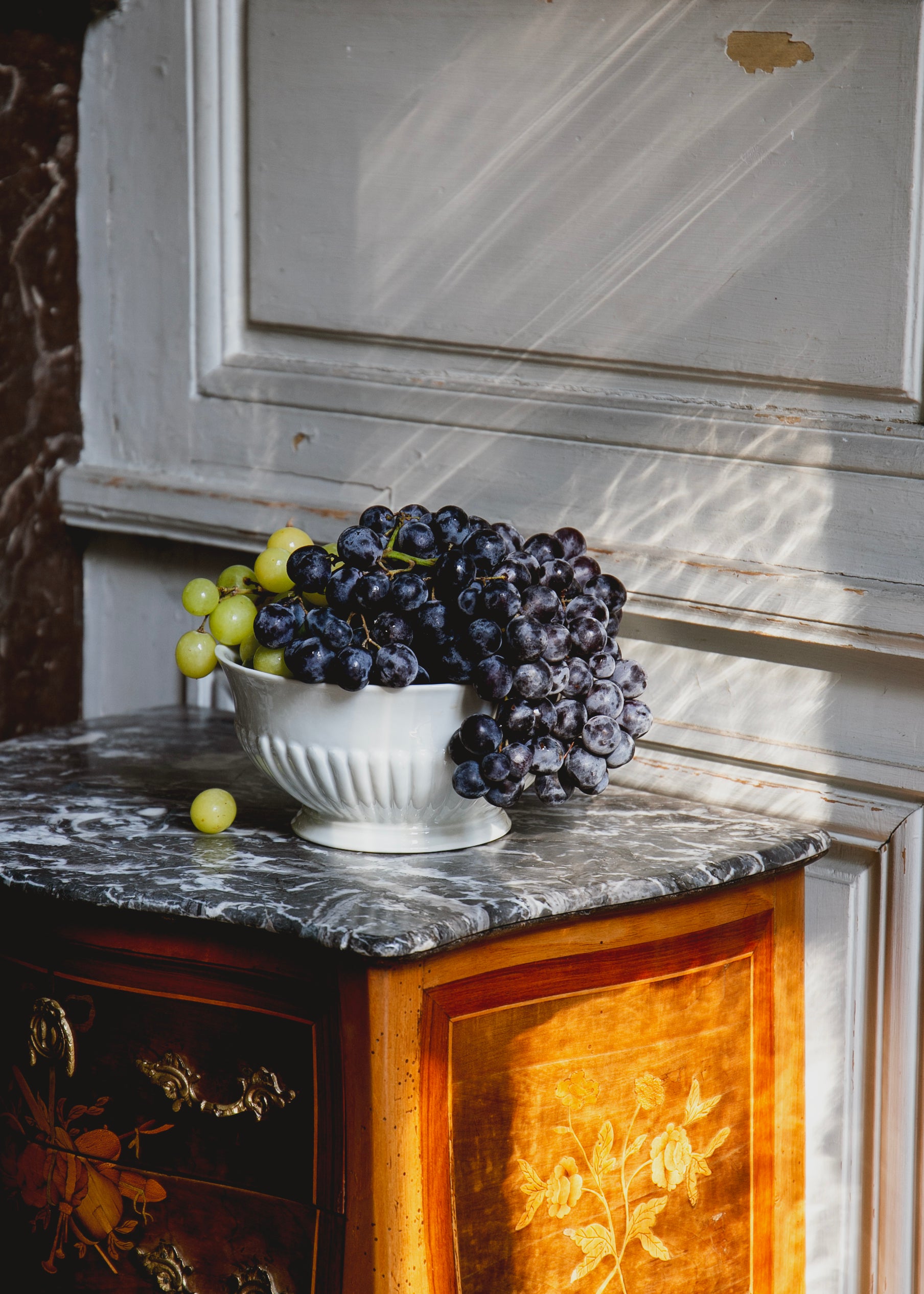 Godron salad bowl in white porcelain