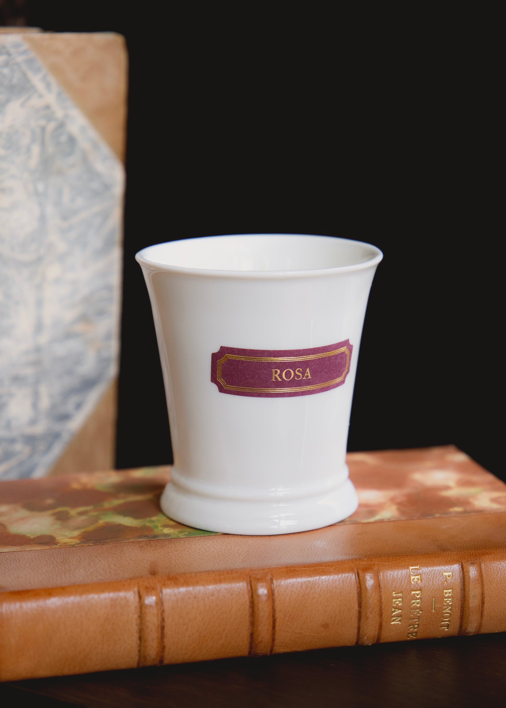 Napoléon scented candle Rosa - woody notes 40h