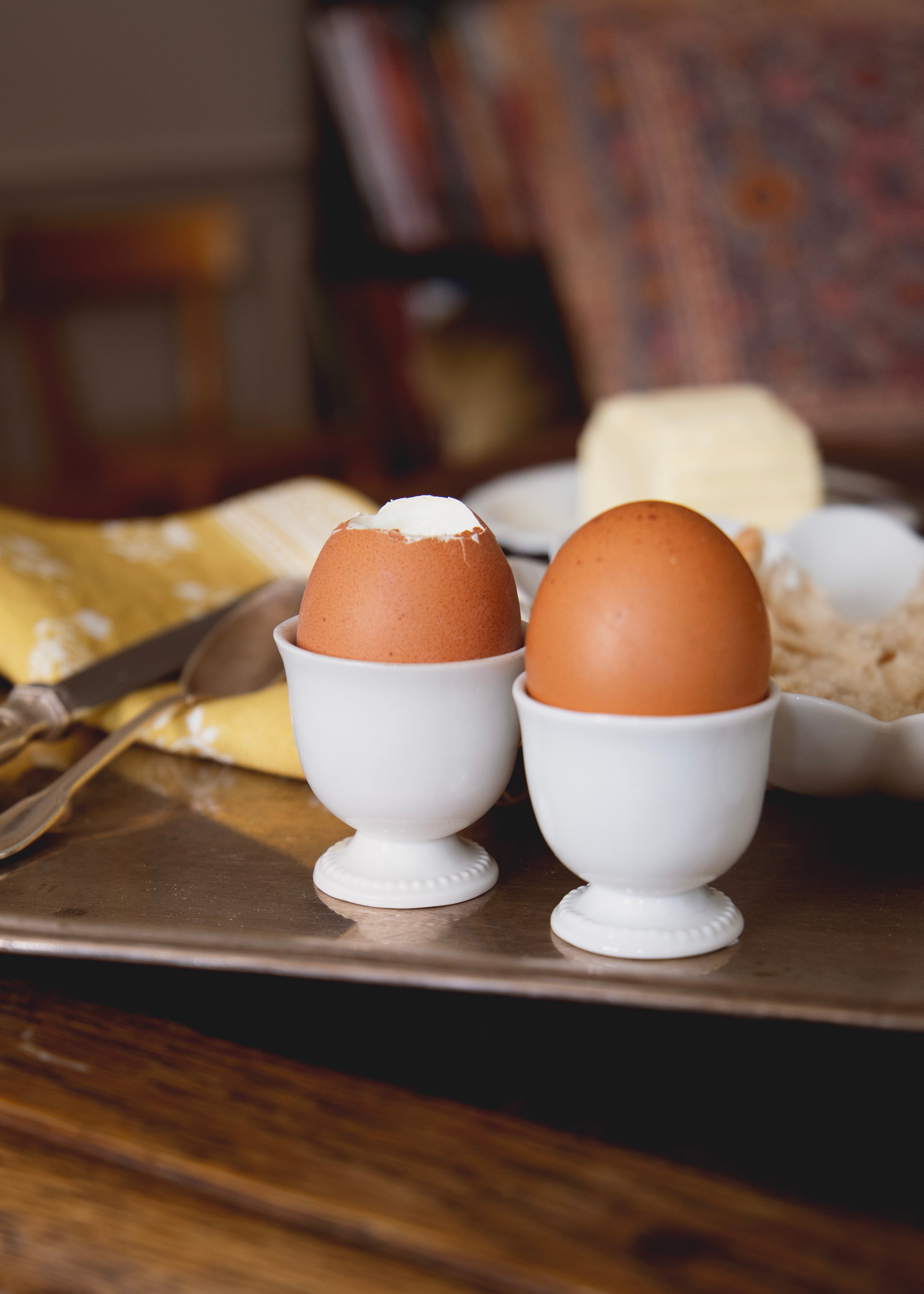 Coquetier Louis XVI en porcelaine blanche