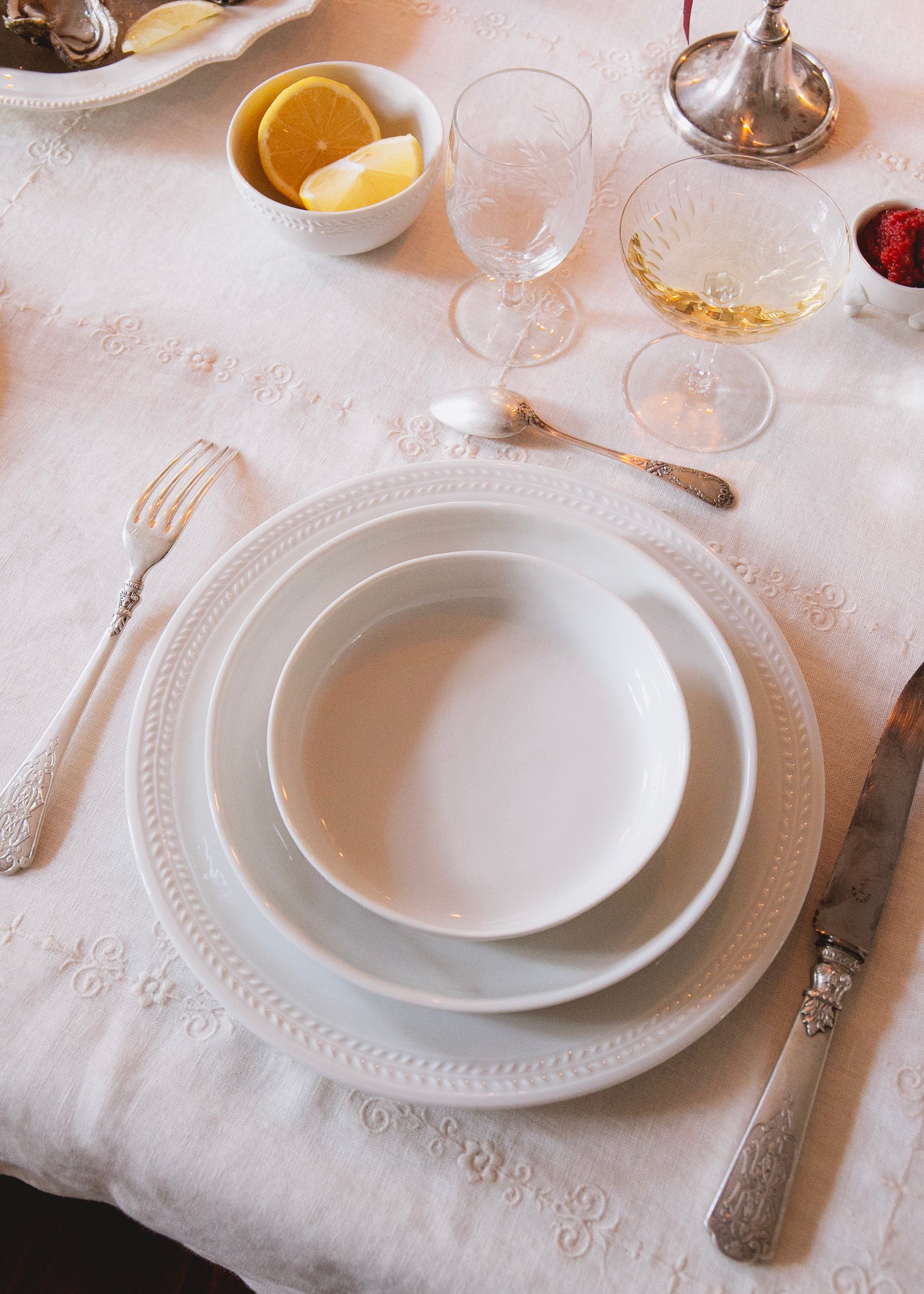 Coffret de 4 assiettes à dîner Empire et 4 assiettes creuses grande calotte Empire en porcelaine banche