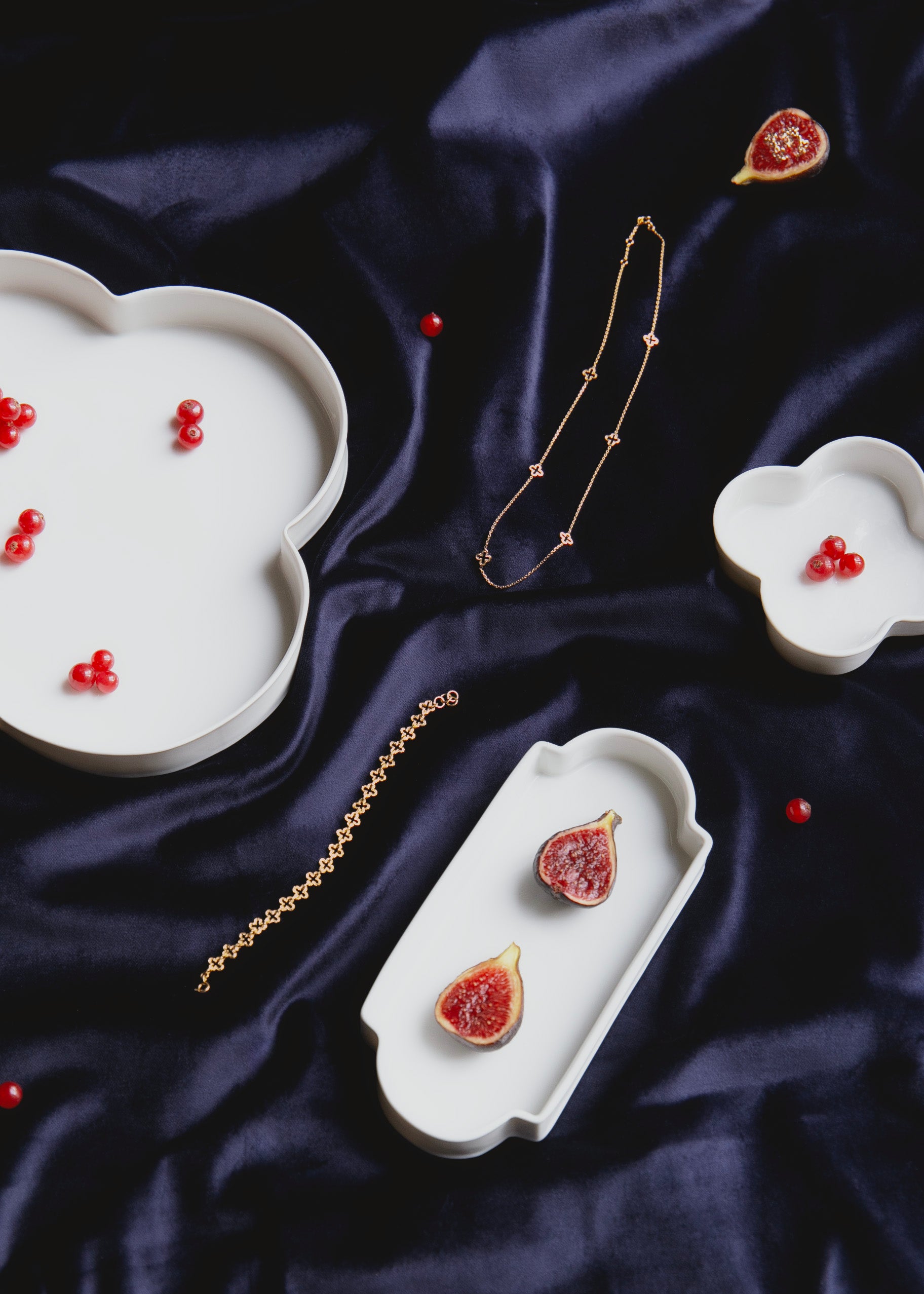 Pen case in white porcelain