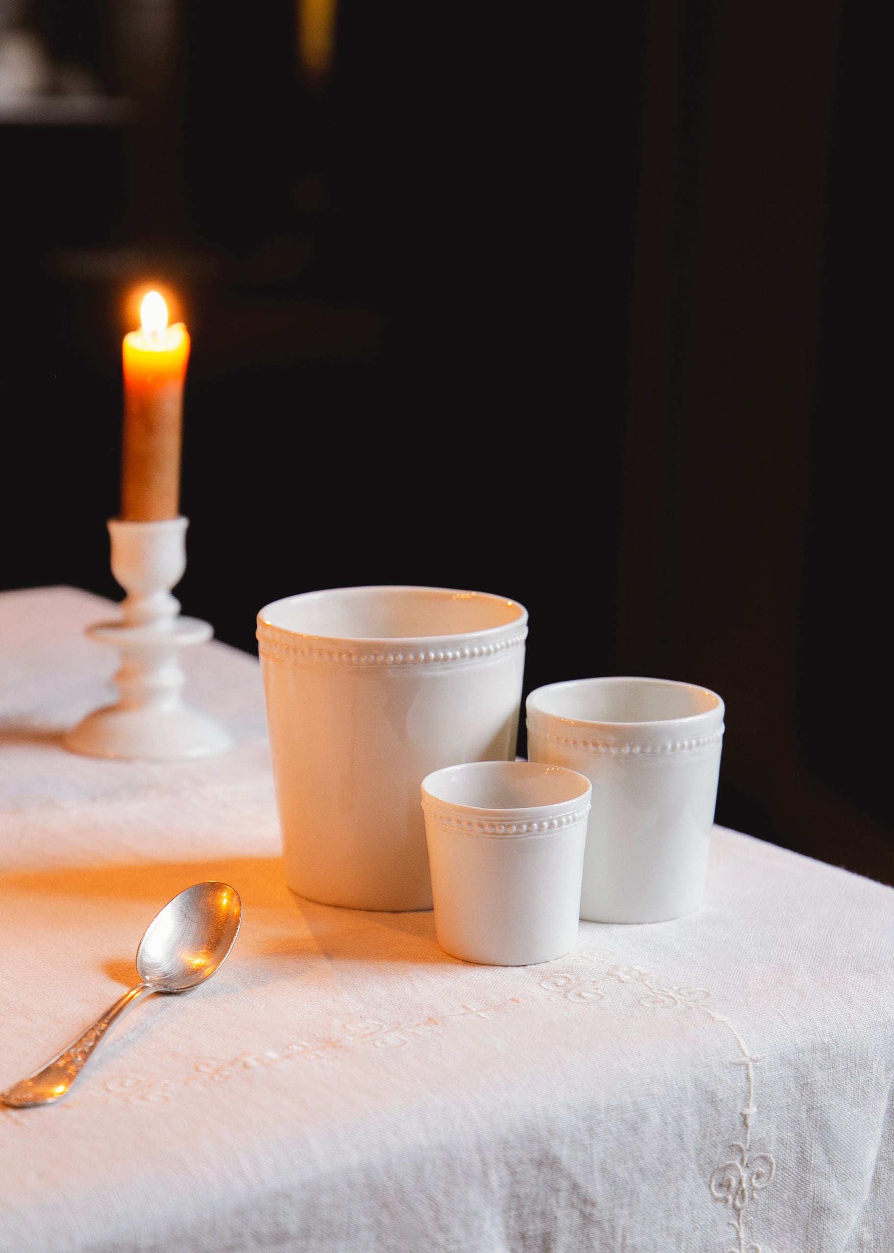 Louis XVI latte tumbler in white porcelain