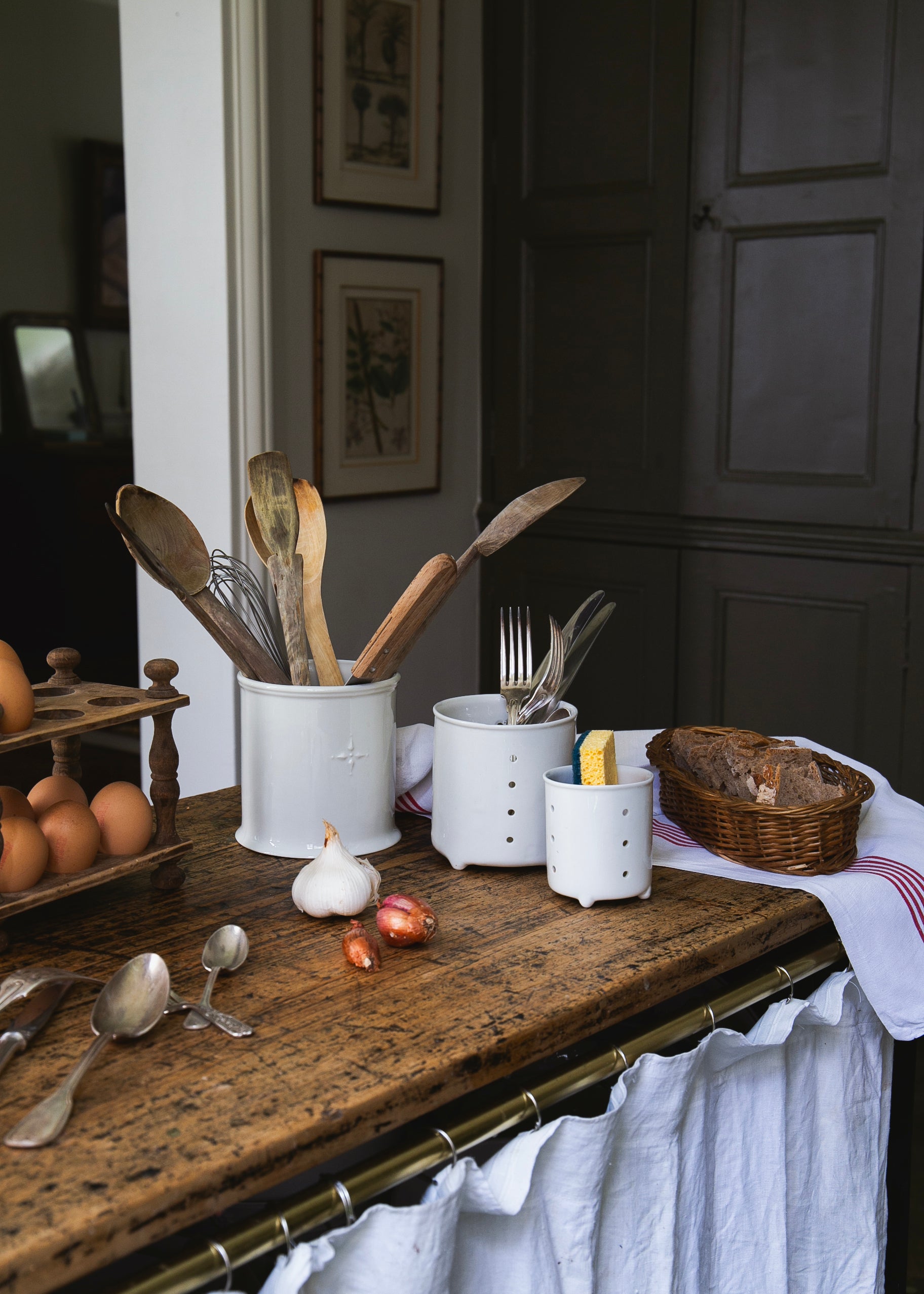 White porcelain cutlery drainer