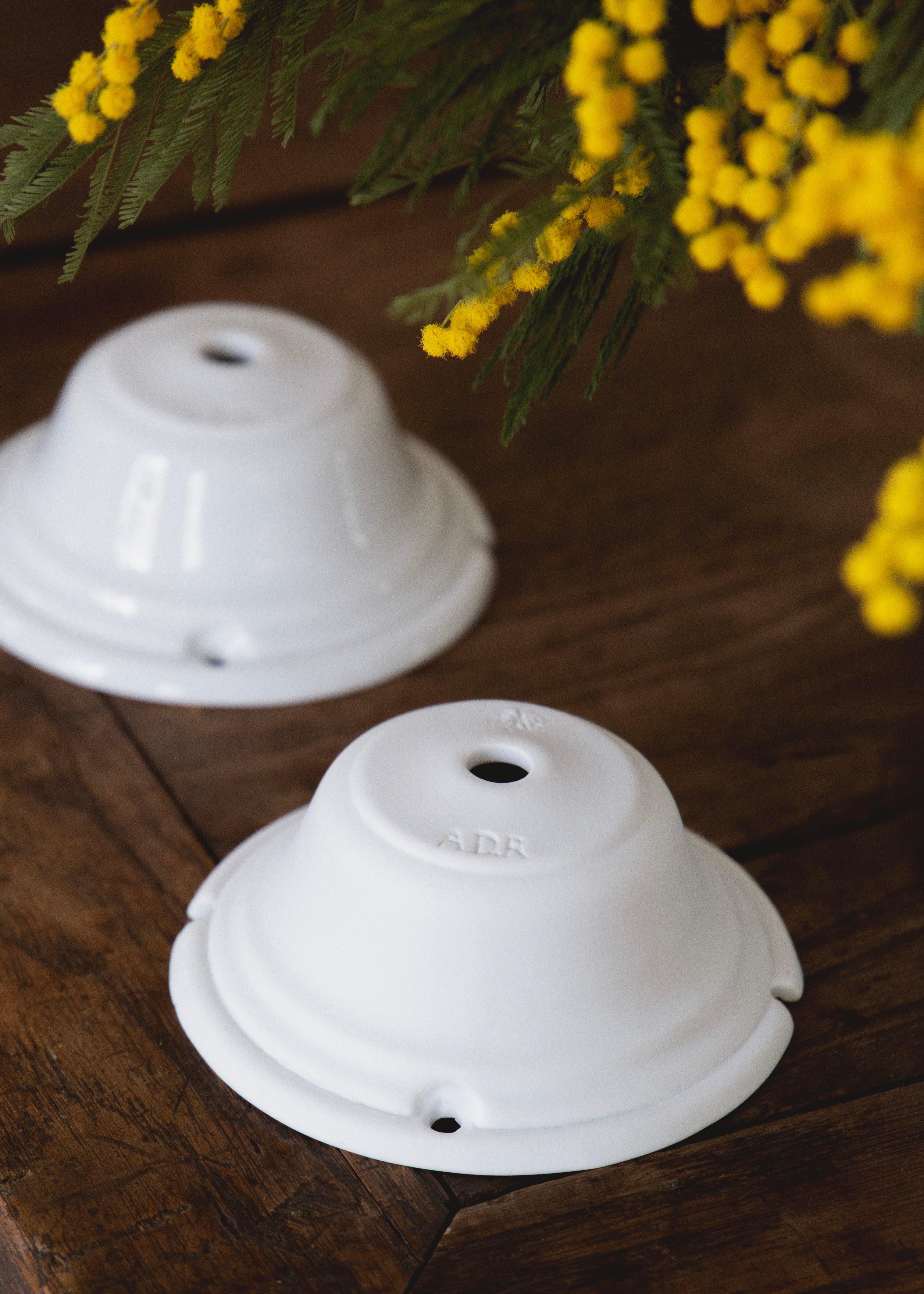 Grand cache domino rosace en porcelaine blanche