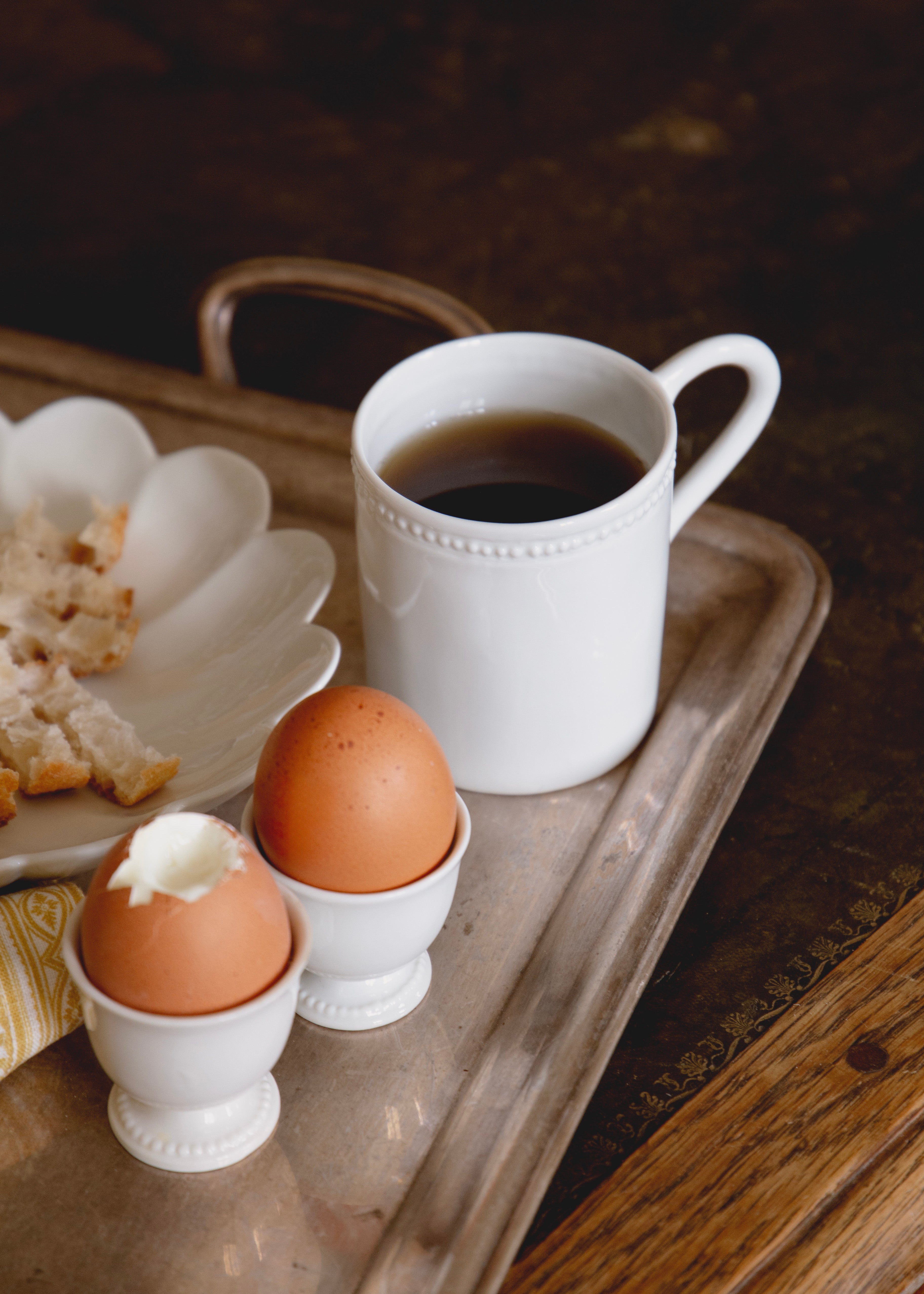 Mug à thé avec anse Louis XVI en porcelaine blanche