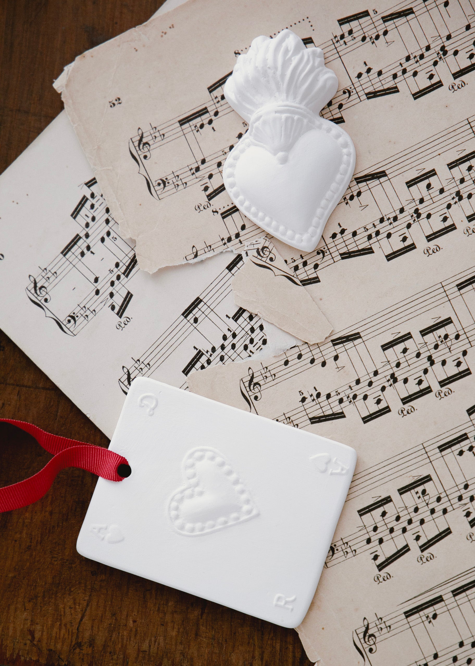 Ace of Hearts scented sculpture and its perfume concentrate