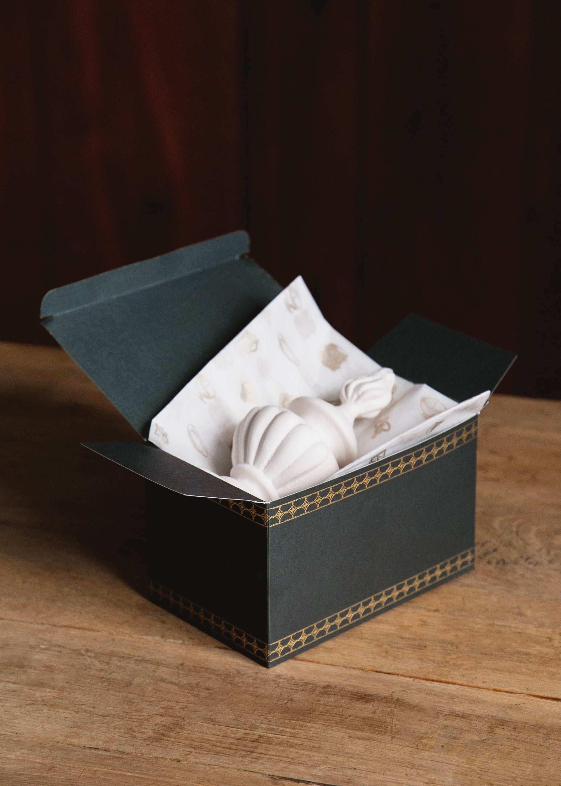 Scented sculpture Coupe à feu and its perfume concentrate