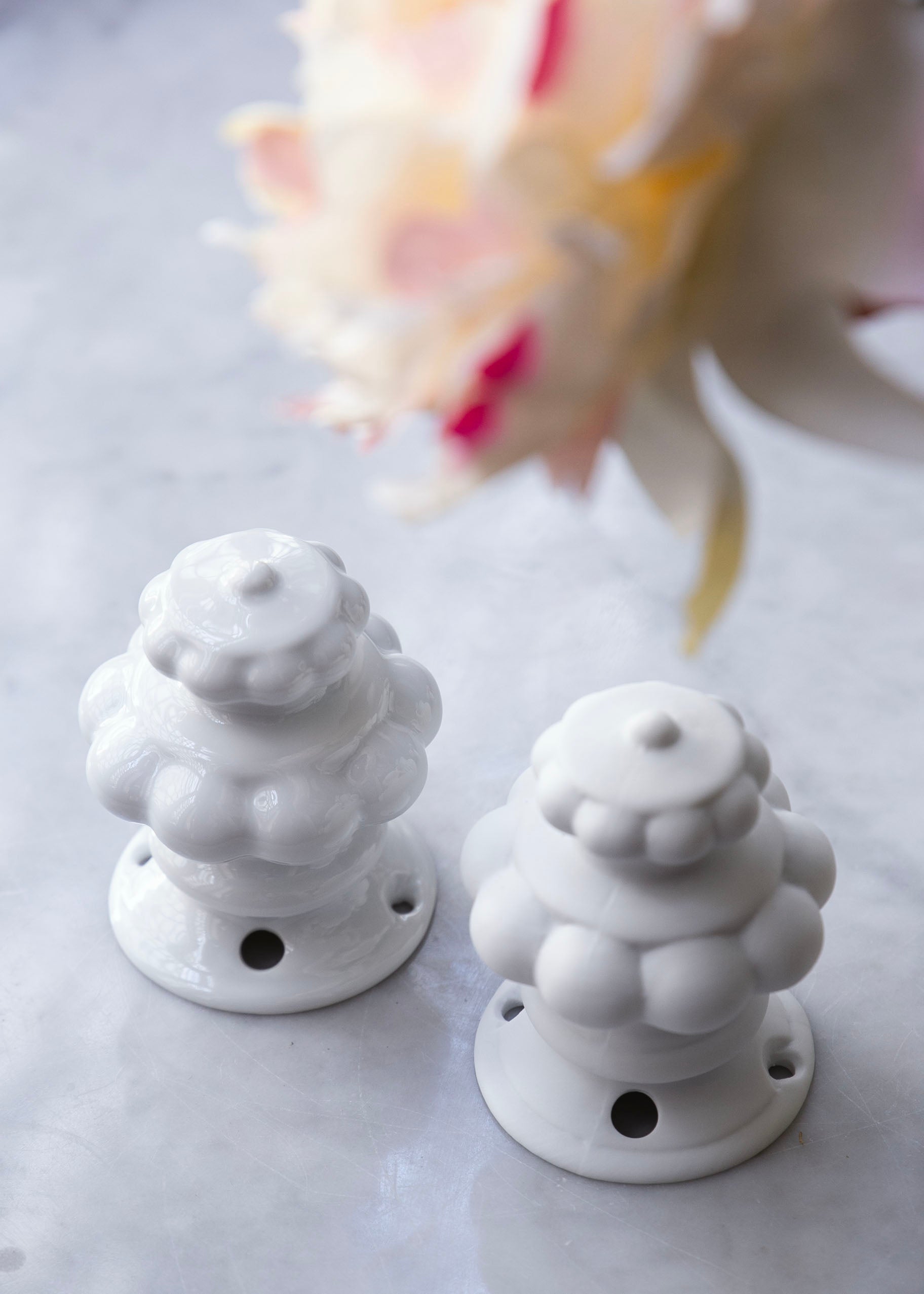 Patère trouée | Porcelaine de Limoges | Made in France | Alix D. Reynis