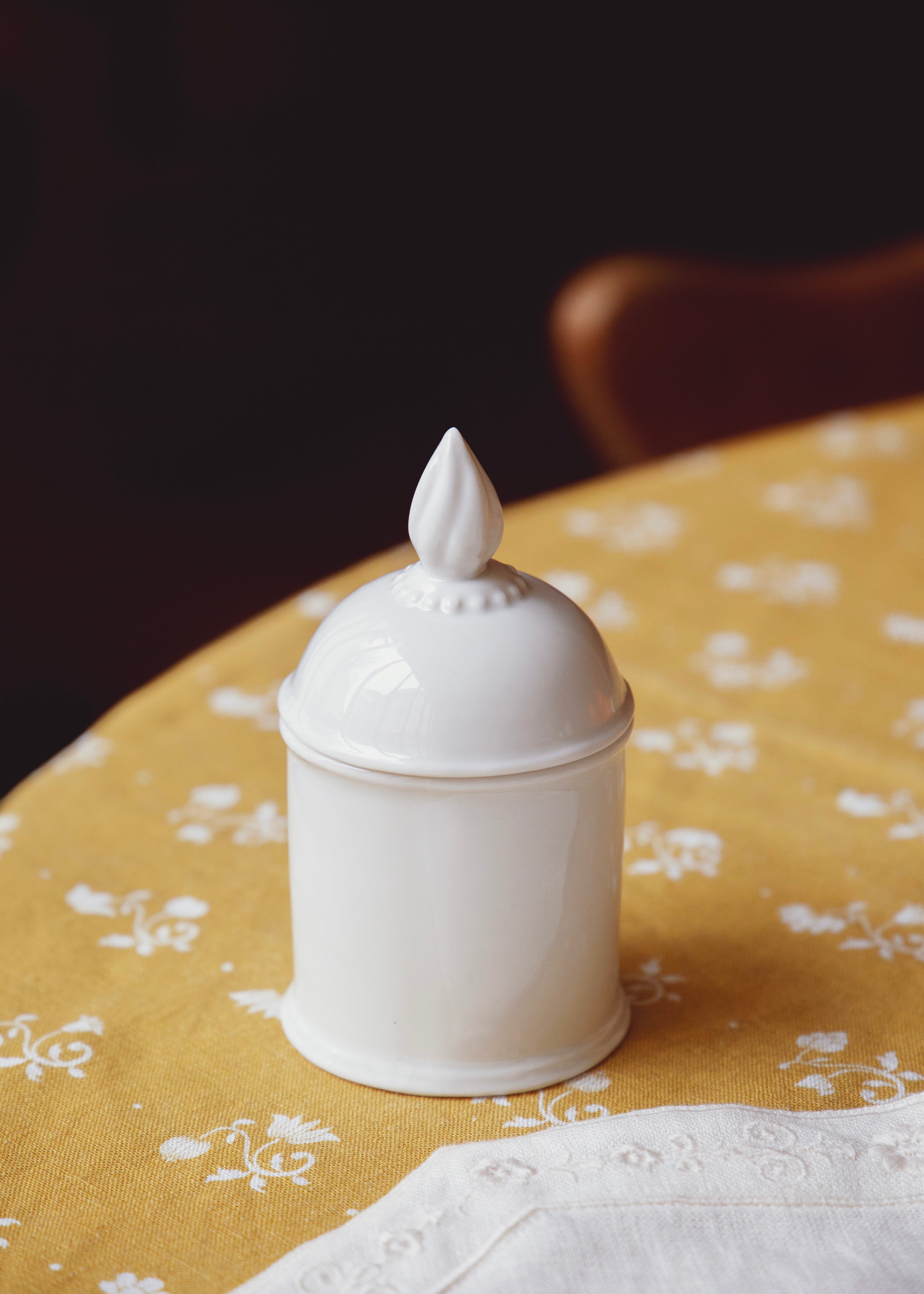 Apothecary jar small Simple model in white porcelain
