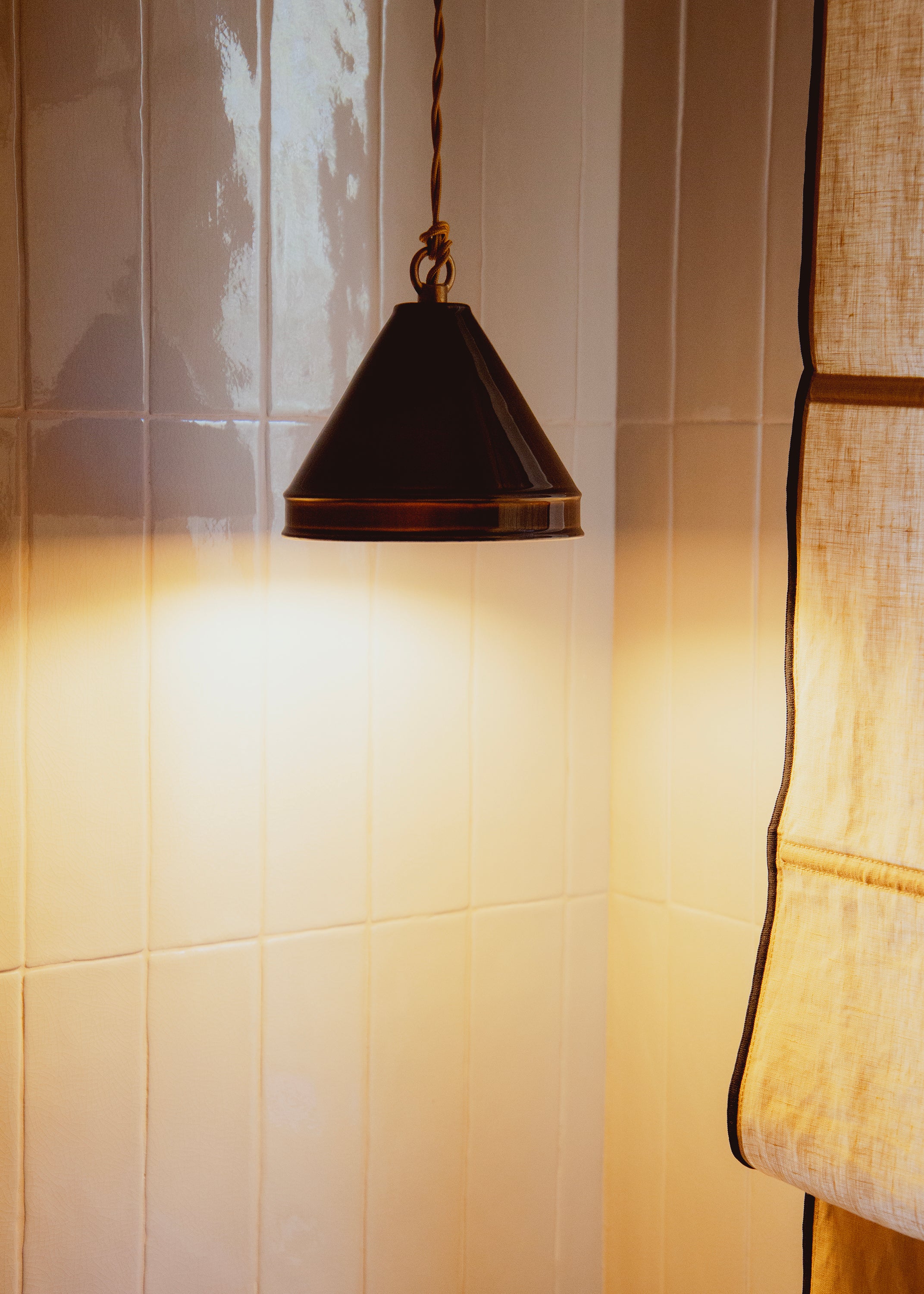 Suspension en porcelaine noire Behor