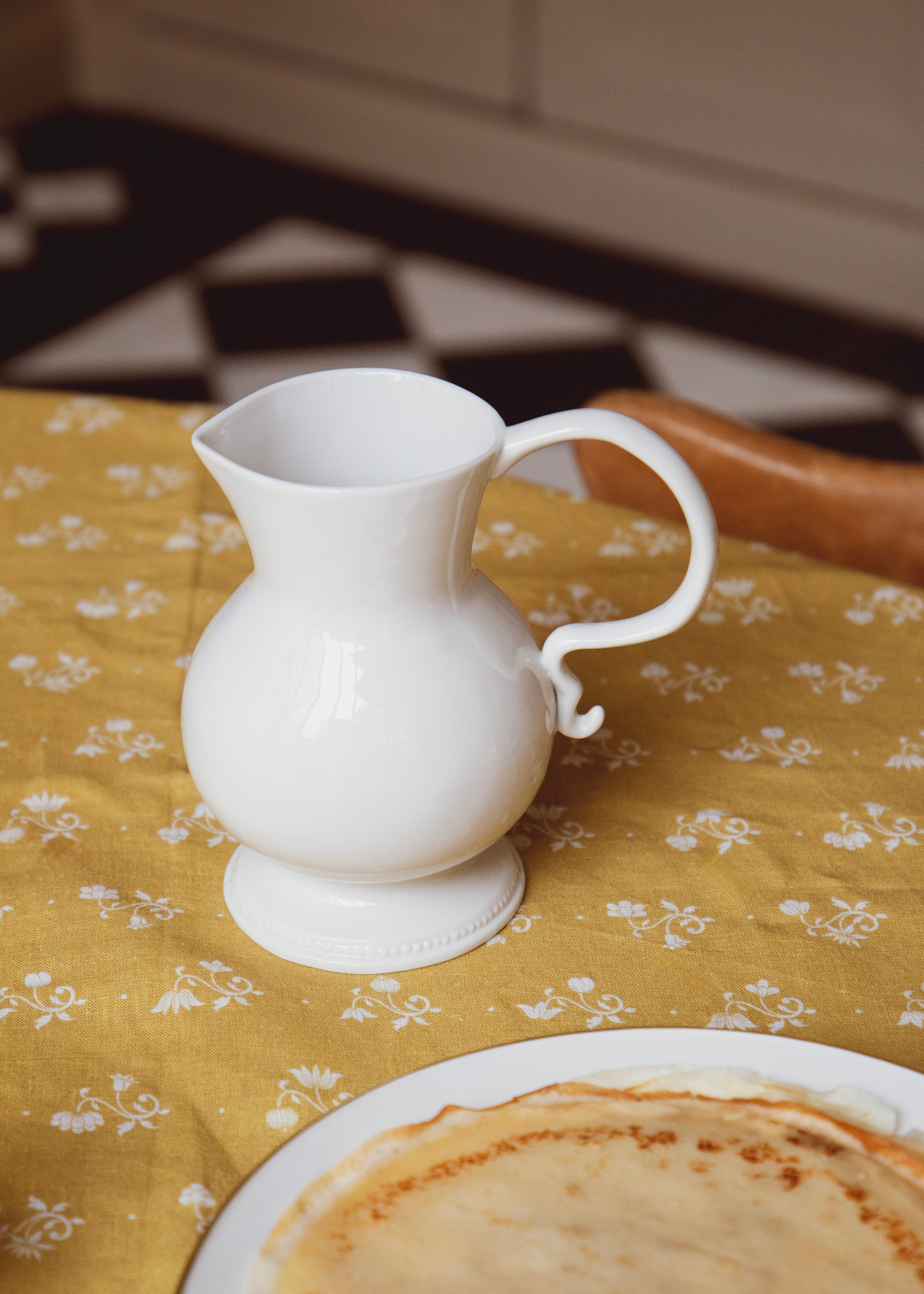 Pichet Louis XVI en porcelaine blanche