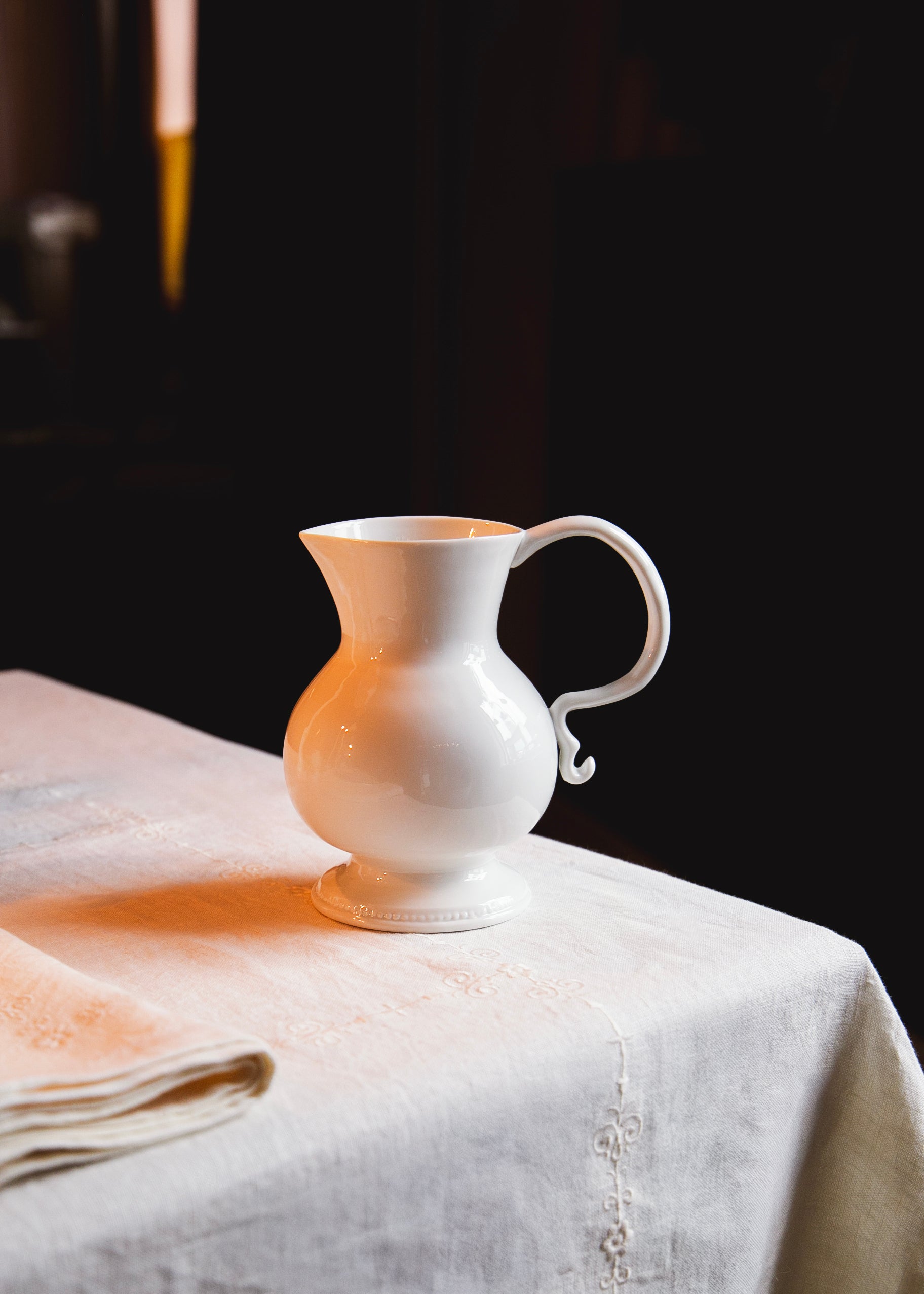 Pichet Louis XVI en porcelaine blanche