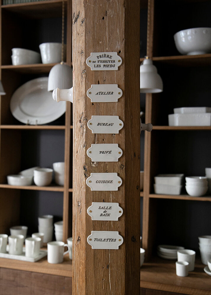 Plaques en porcelaine blanche