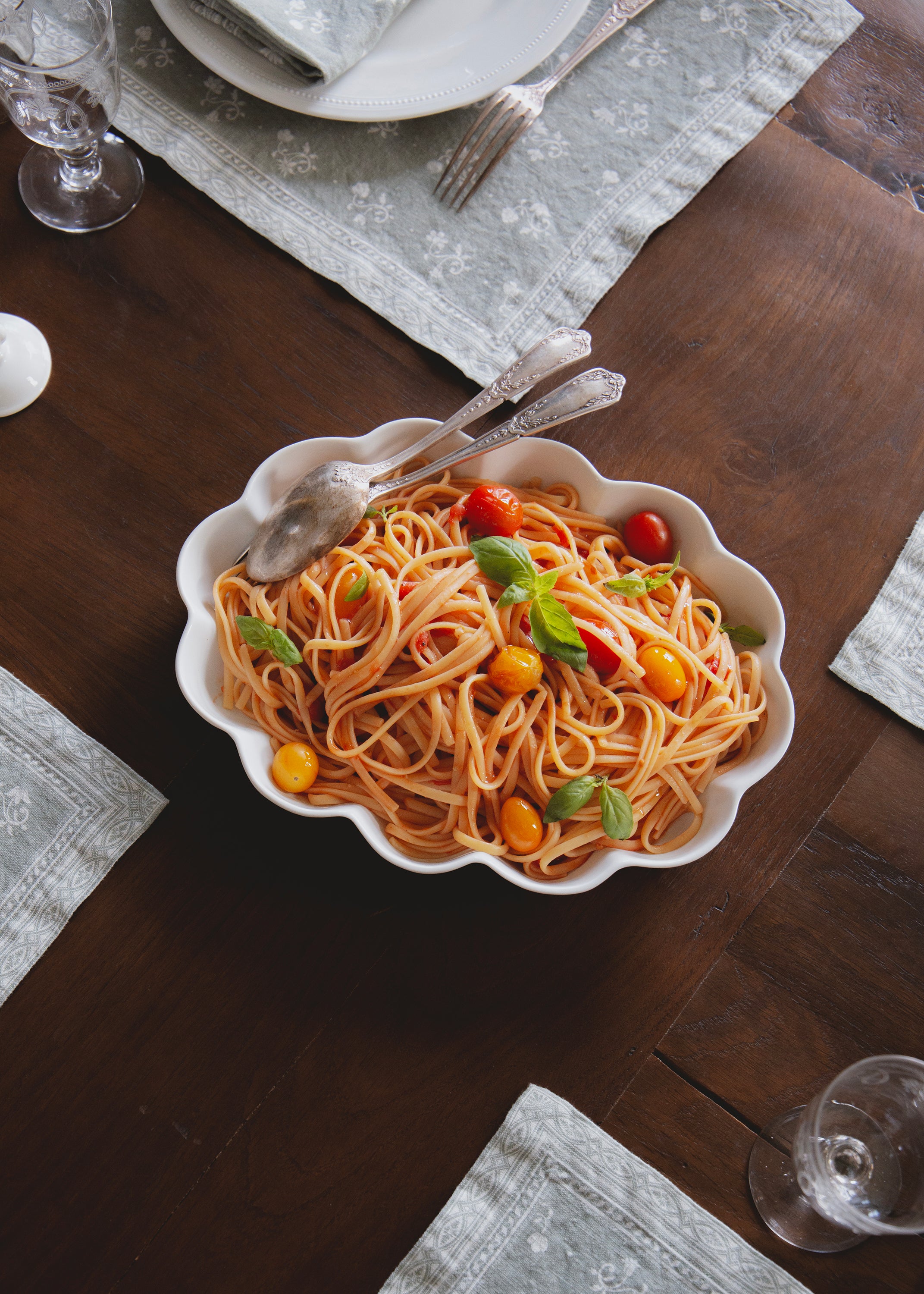 Vénus presentation dish in white porcelain