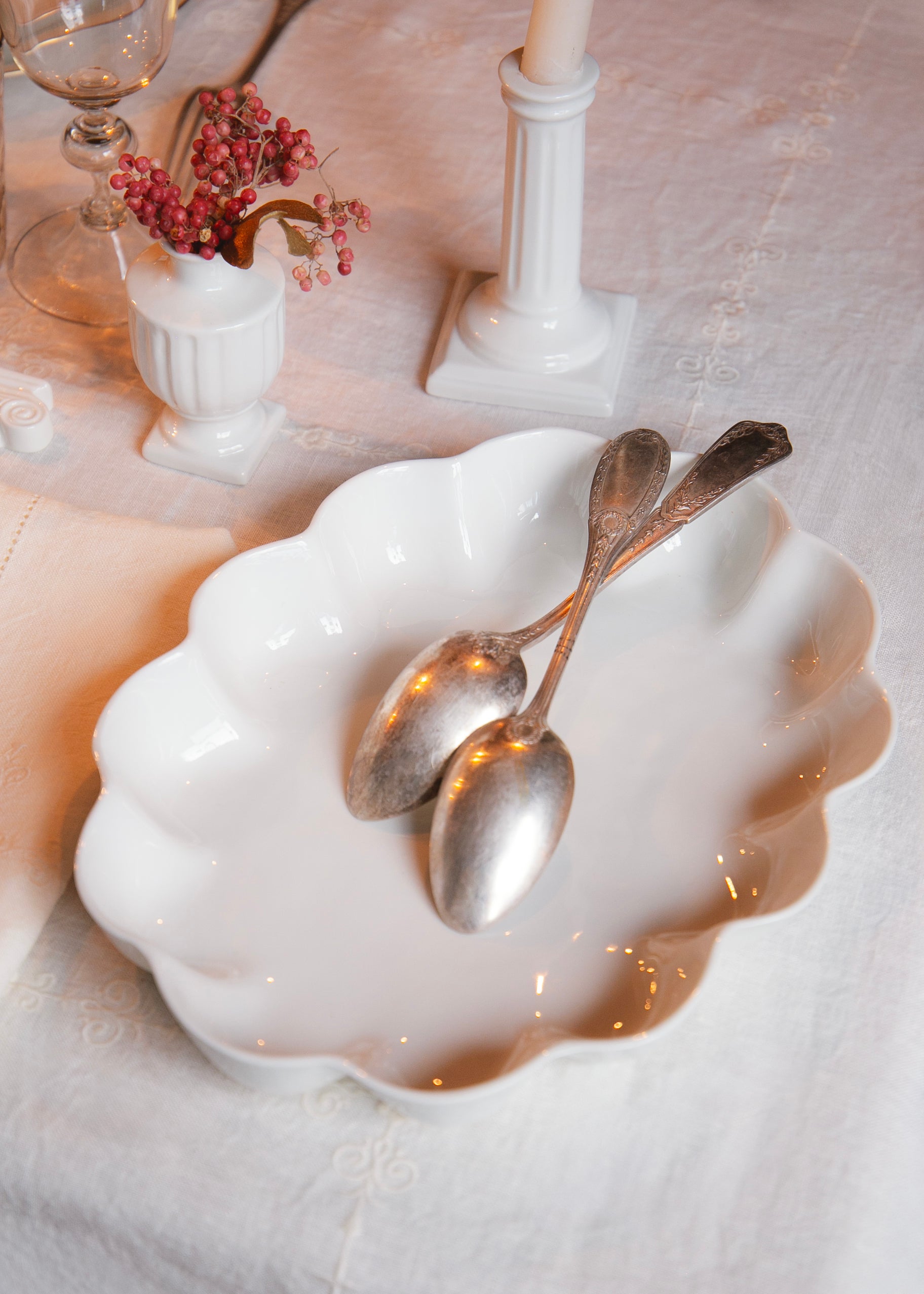 Plat de présentation Vénus en porcelaine blanche