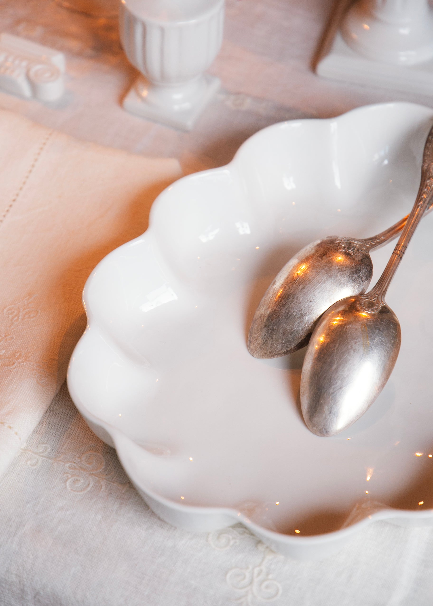 Vénus presentation dish in white porcelain