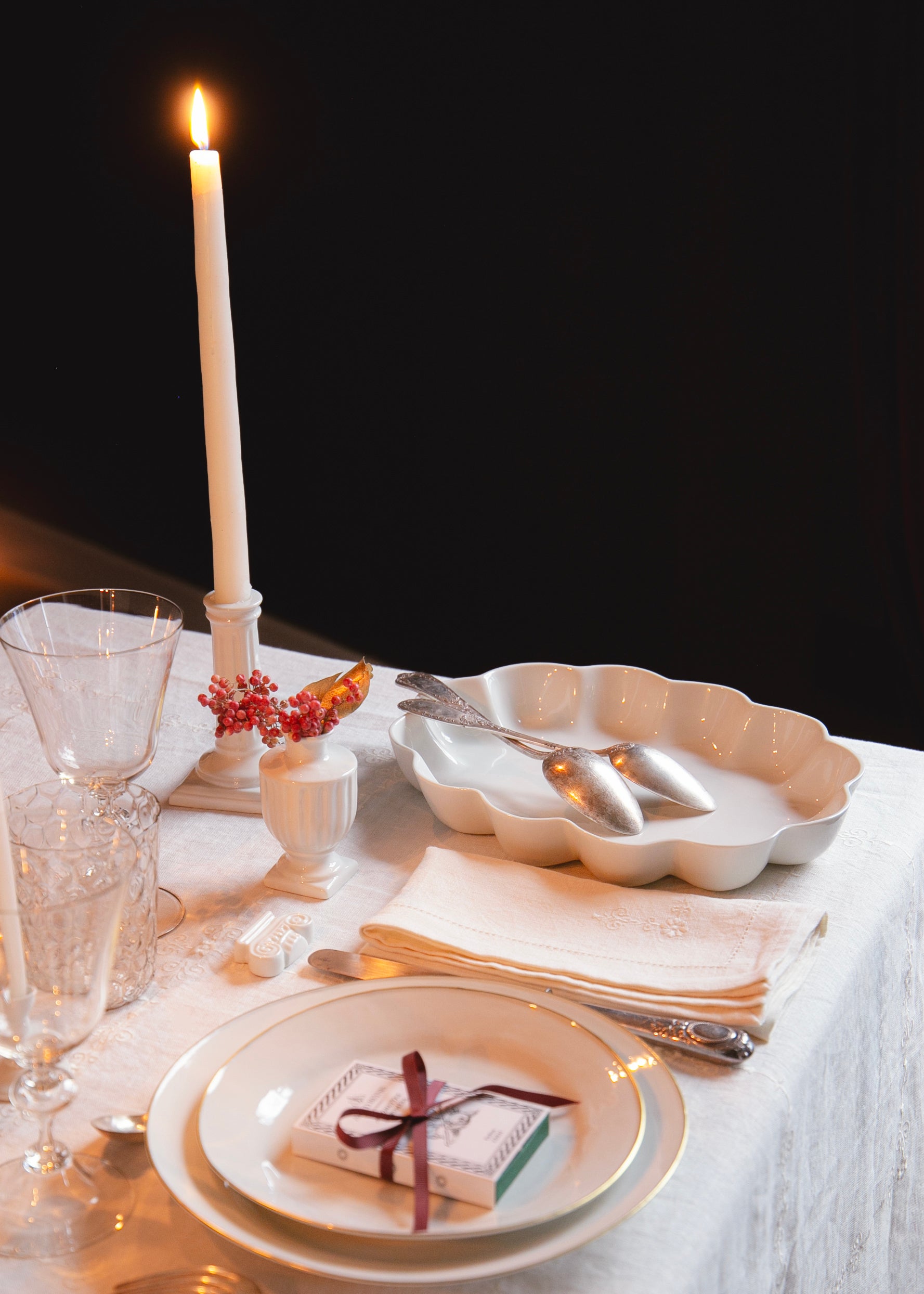 Plat de présentation Vénus en porcelaine blanche