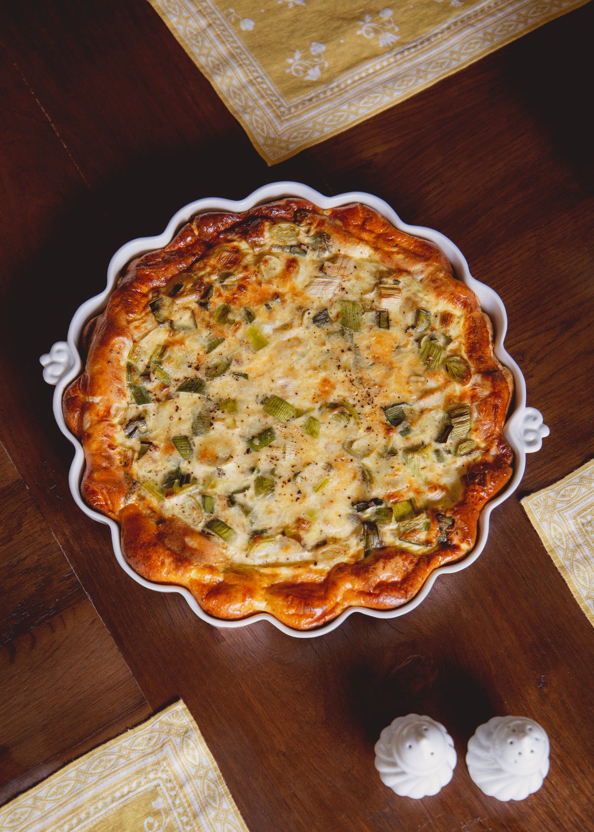 Plat à tarte Vénus en porcelaine blanche