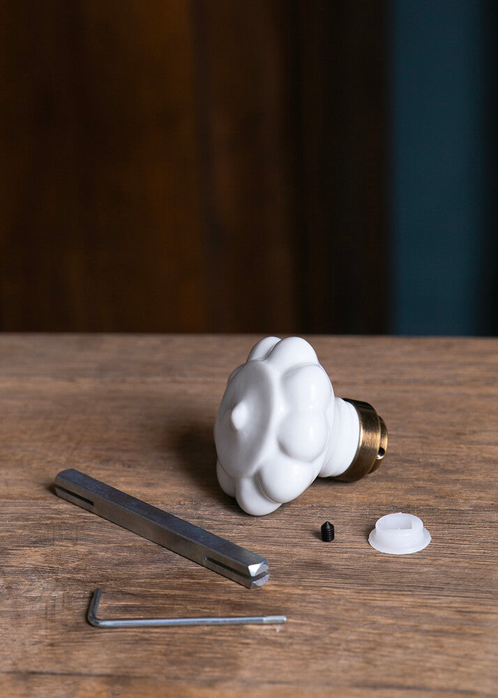Poignée de porte | Porcelaine de Limoges | Savoir-faire artisanal | Alix D. Reynis