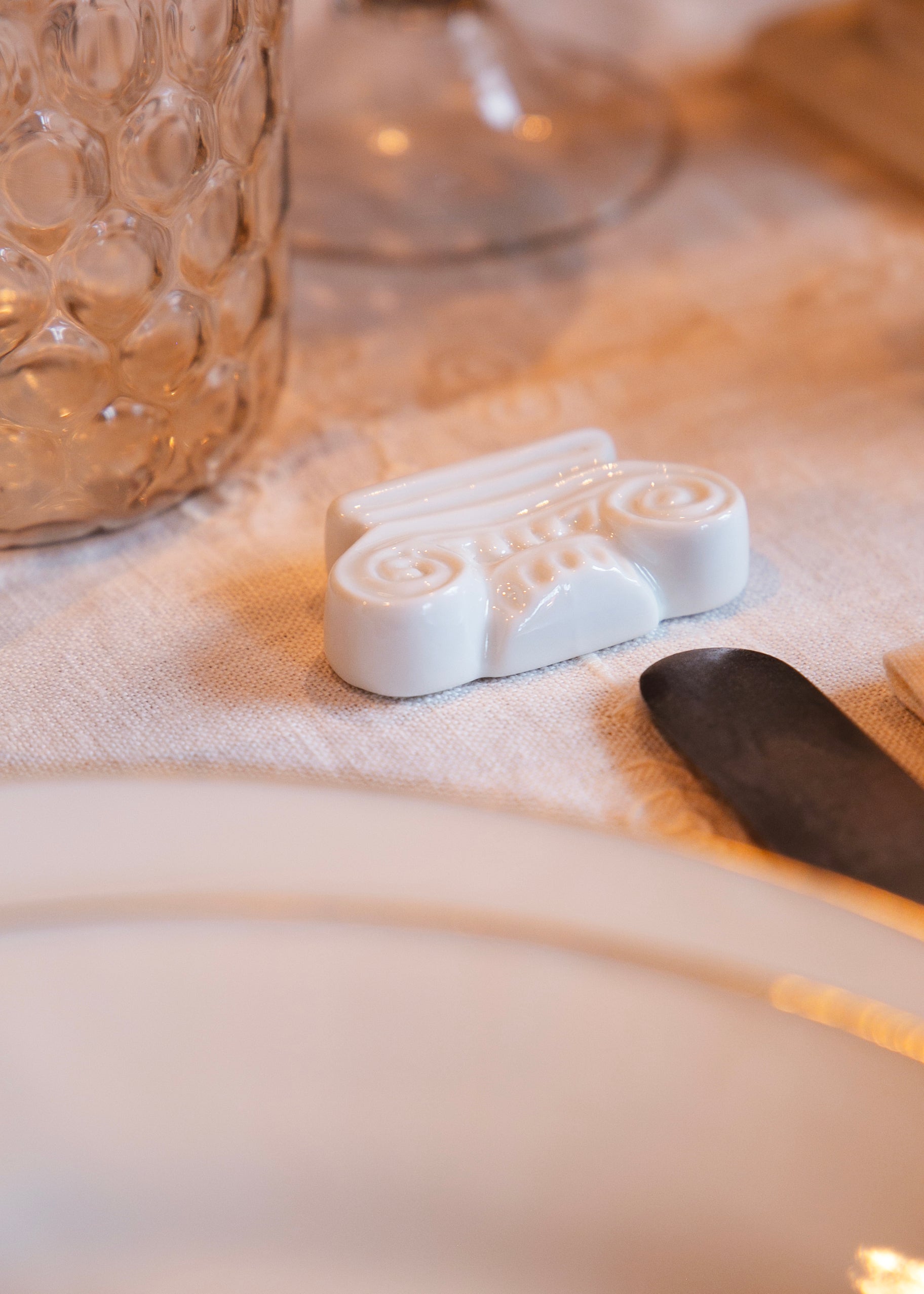 Porte-couteaux Corinthe en porcelaine blanche
