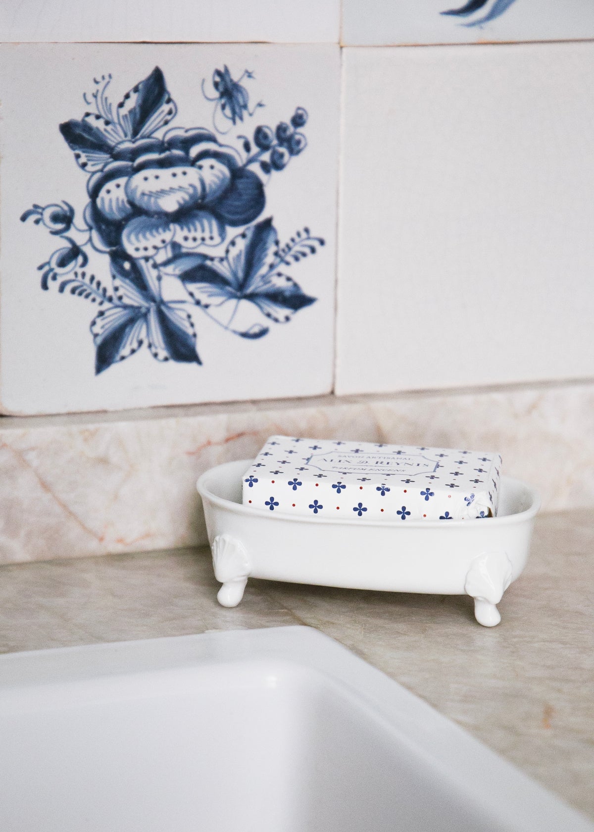 Saint Jacques soap dish in white porcelain