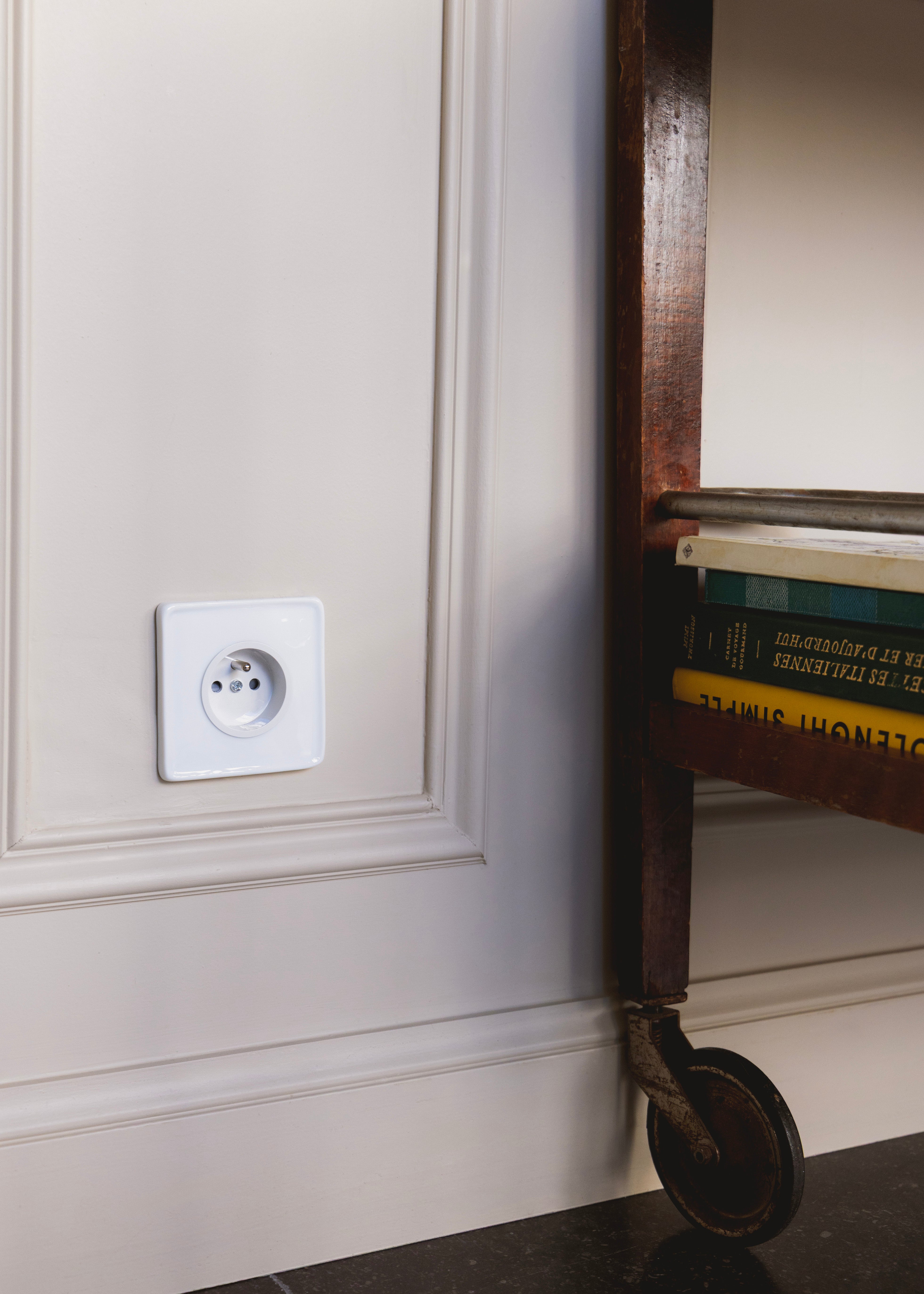 ADR x HI Single Socket in White Porcelain