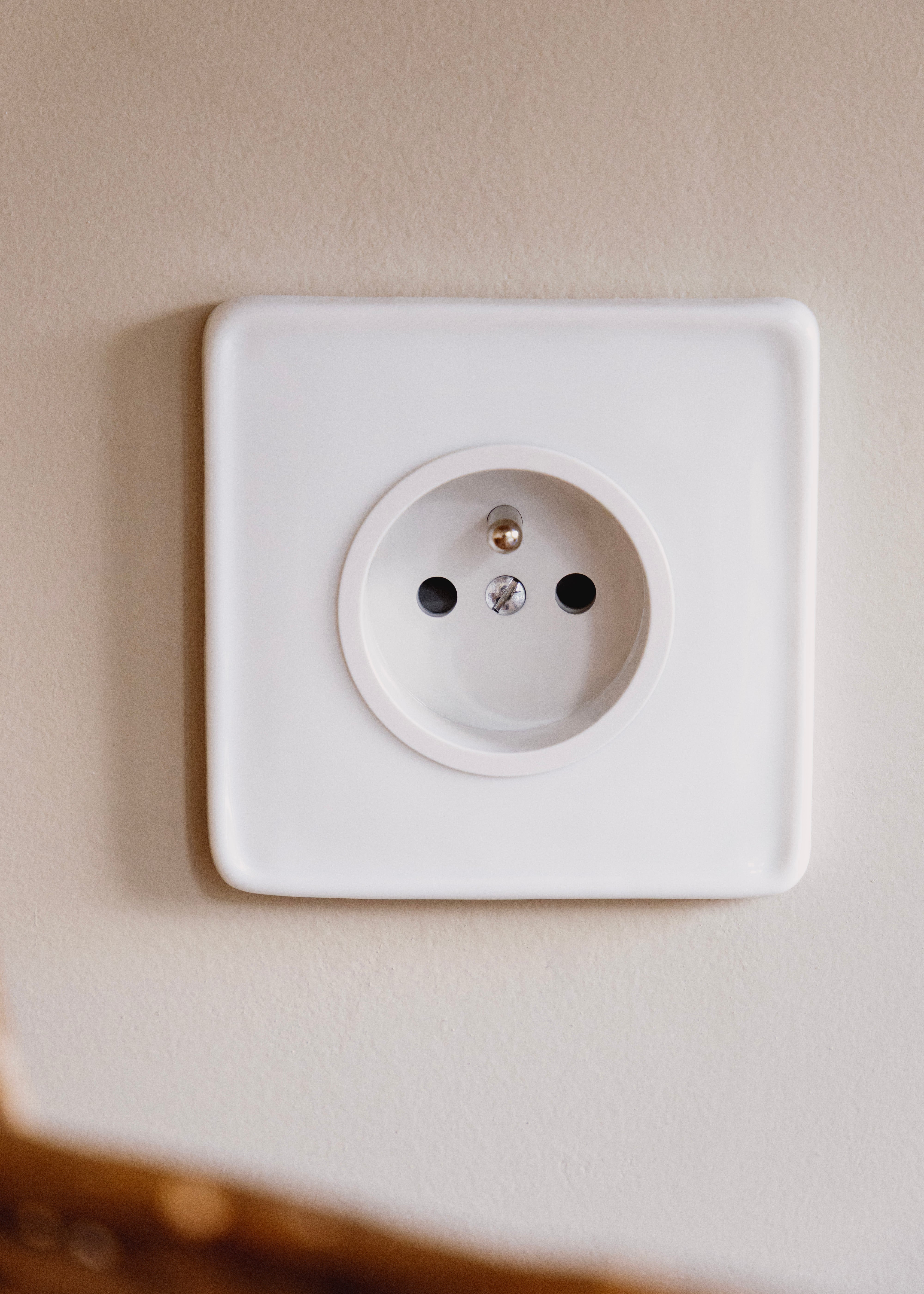 ADR x HI Single Socket in White Porcelain