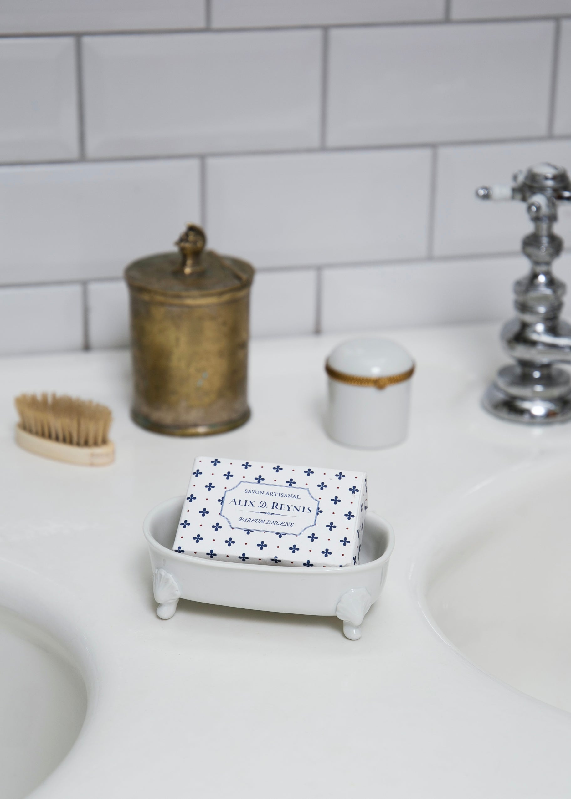 Saint Jacques soap dish in white porcelain