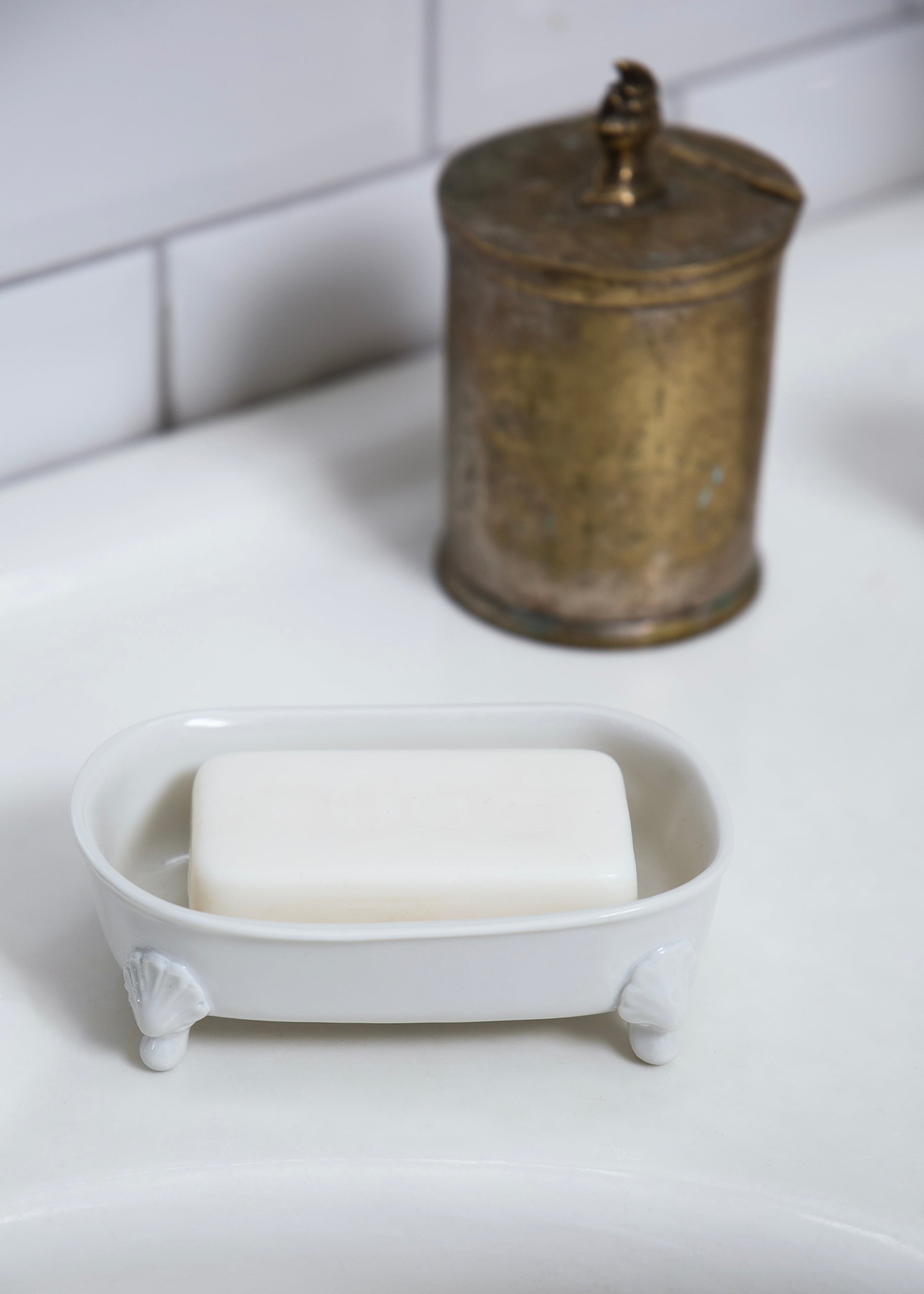 Saint Jacques soap dish in white porcelain