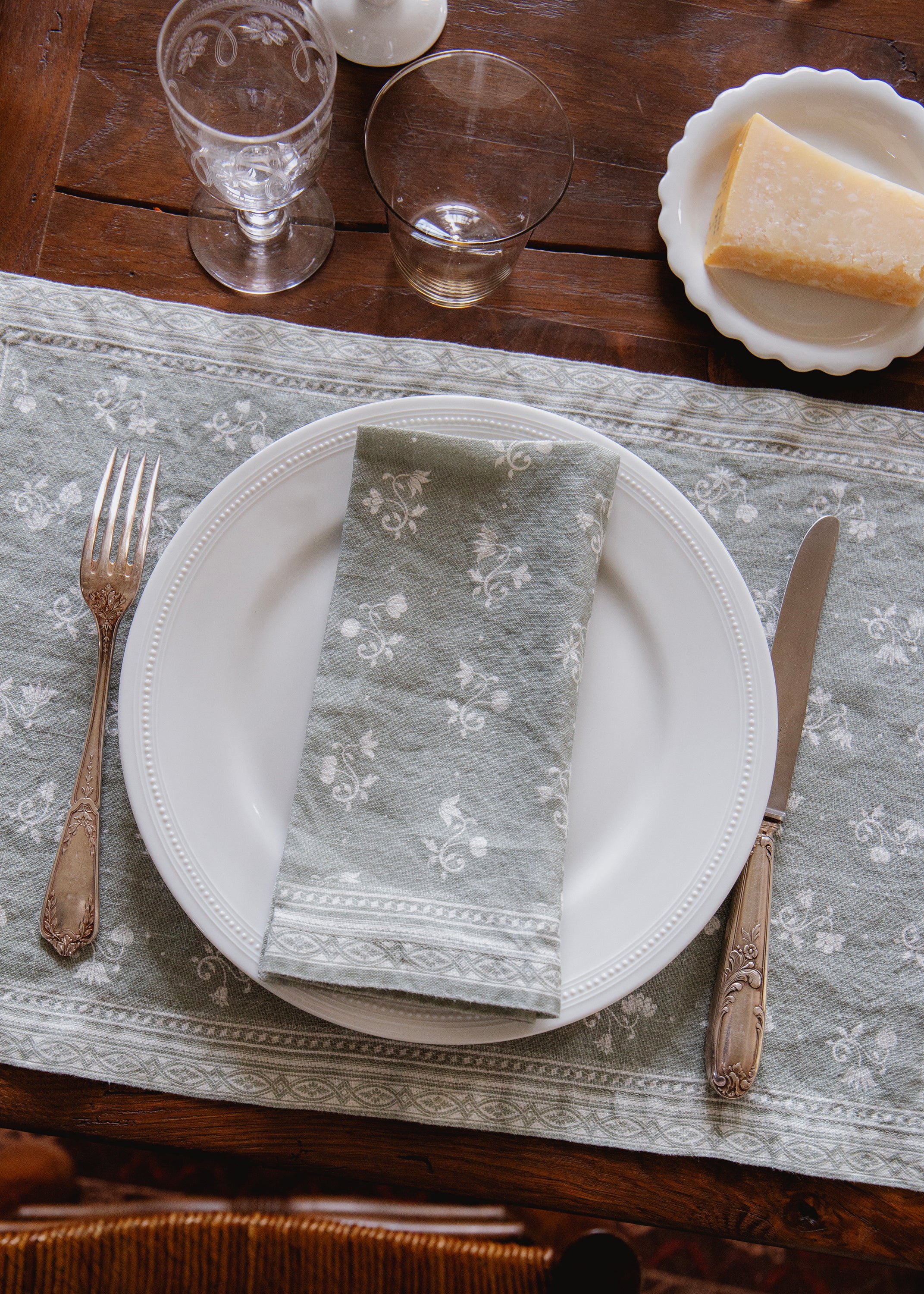 Louis XVI dinner plate in white porcelain