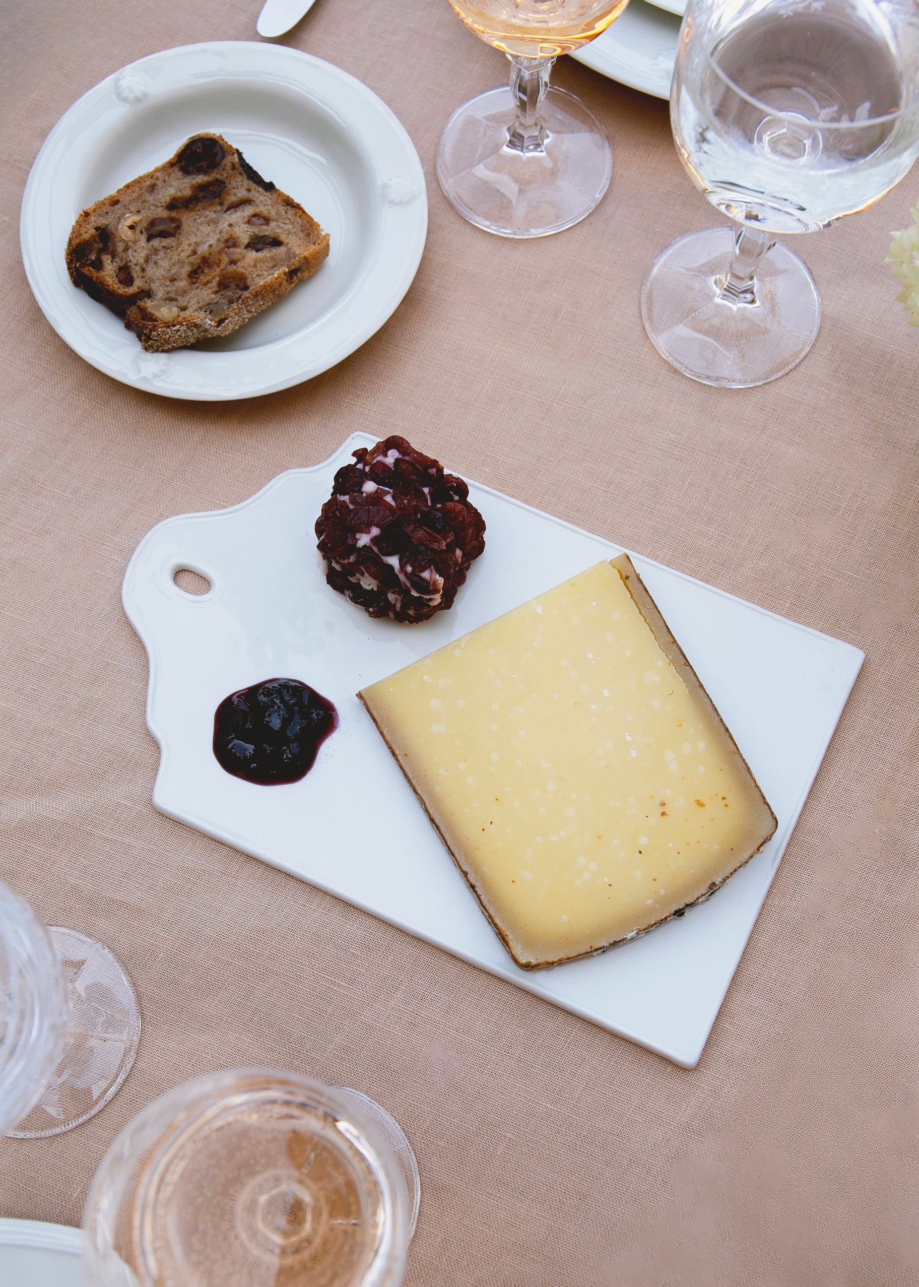 White porcelain presentation board