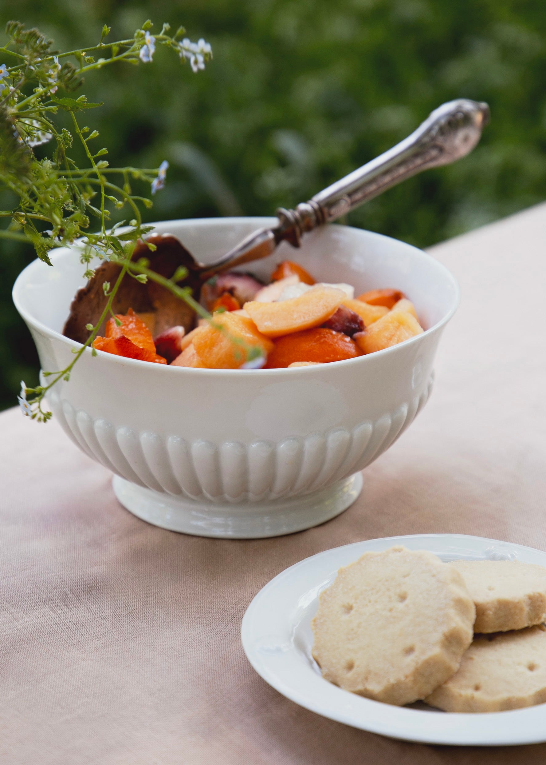 Godron salad bowl in white porcelain