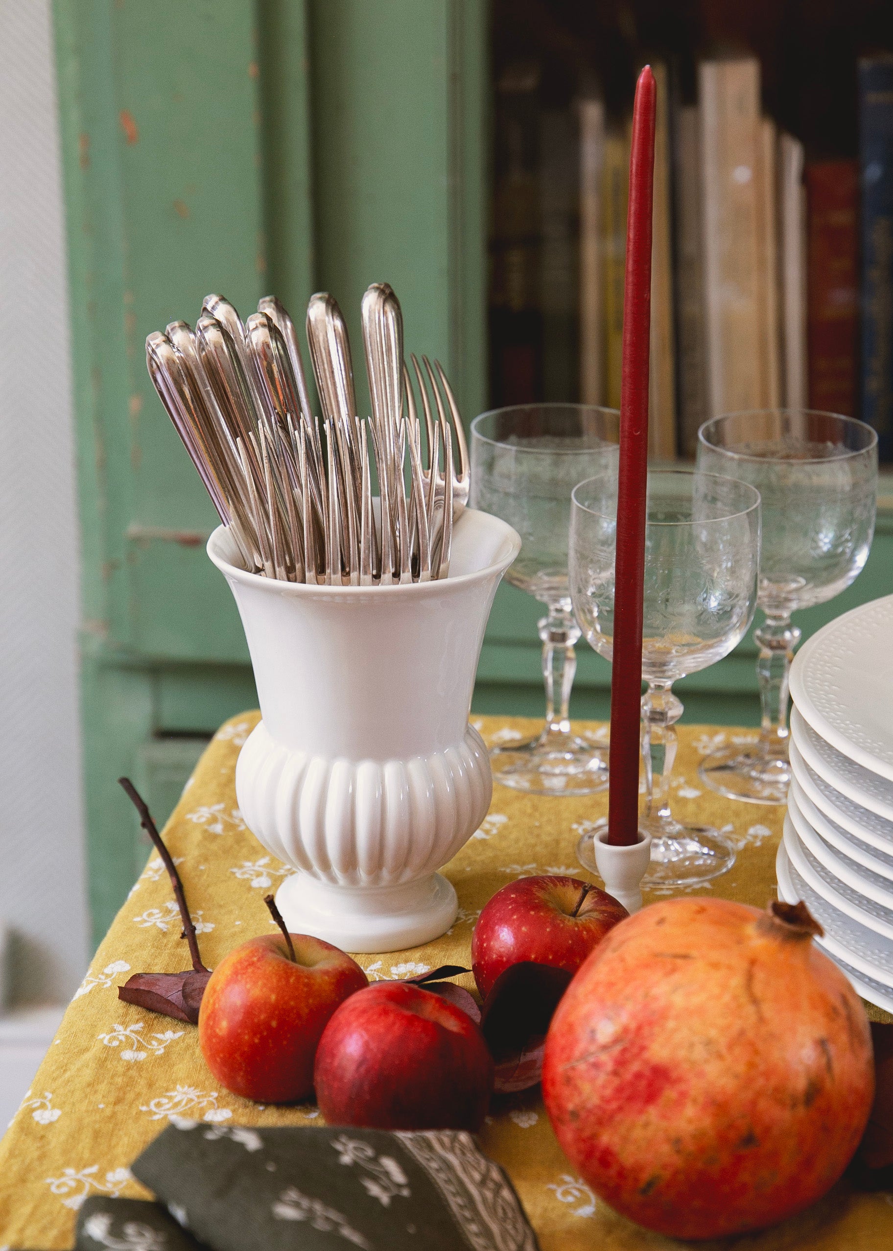 Godron vase in white porcelain