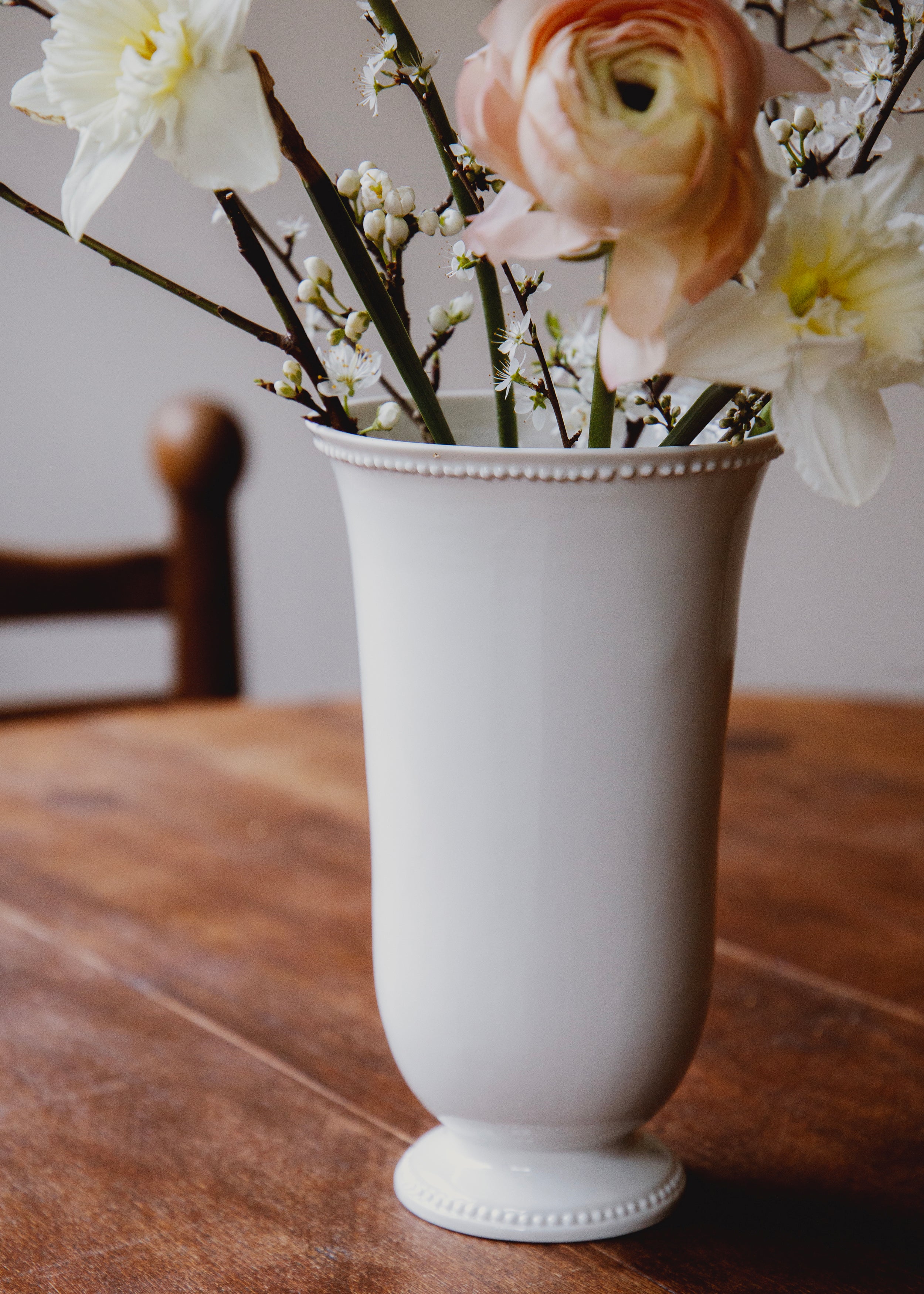 Louis XVI Vase in white porcelain