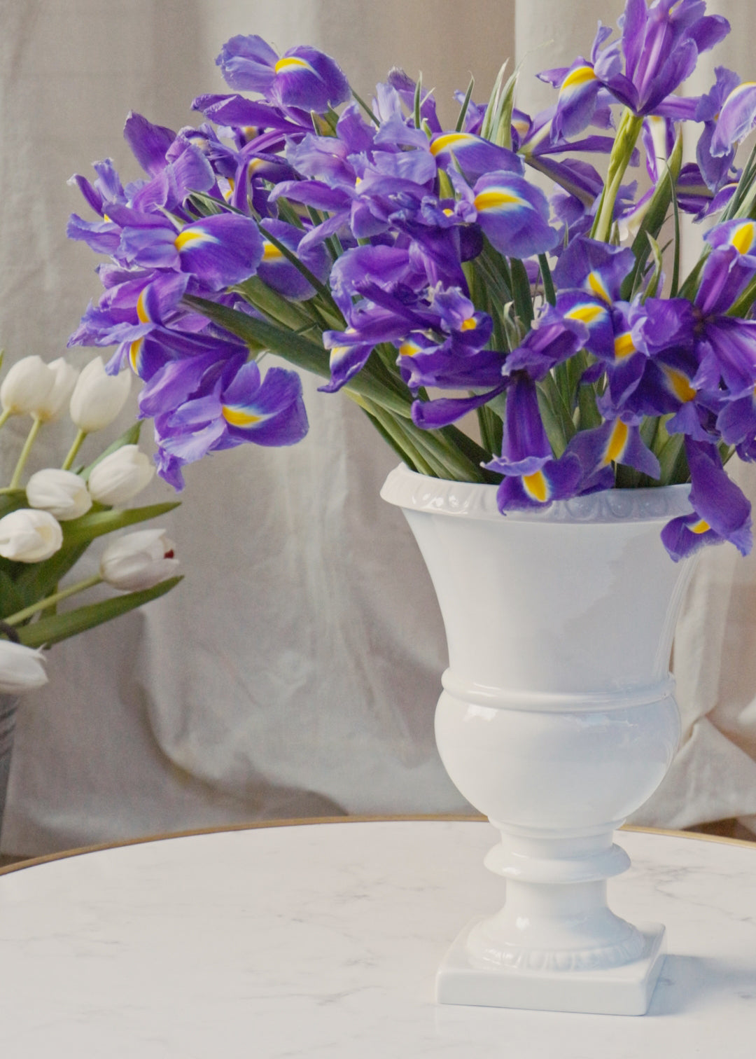 Vase Médicis en porcelaine blanche