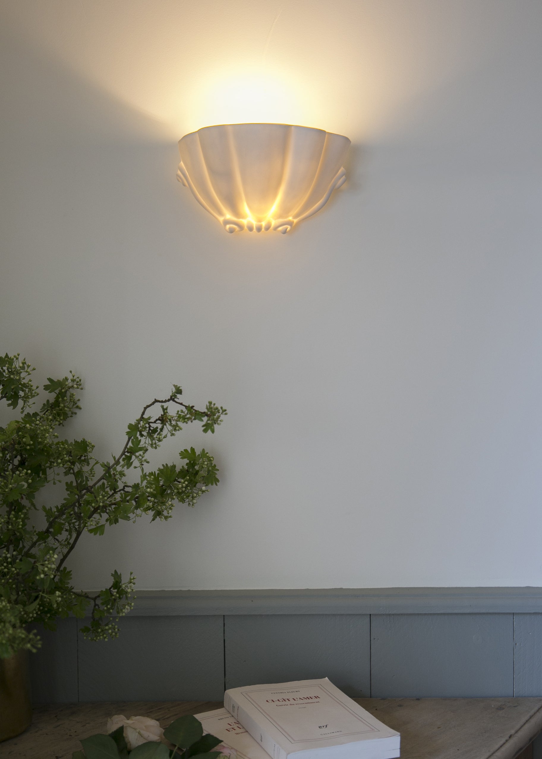Venus white porcelain wall lamp