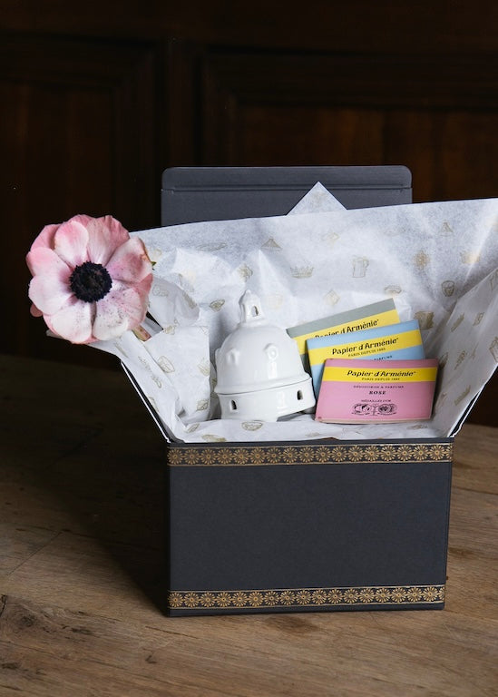 Coffret d'encensoir et de 3 carnets de papiers d'arménie | Porcelaine de Limoges | Art de vivre | Alix D. Reynis