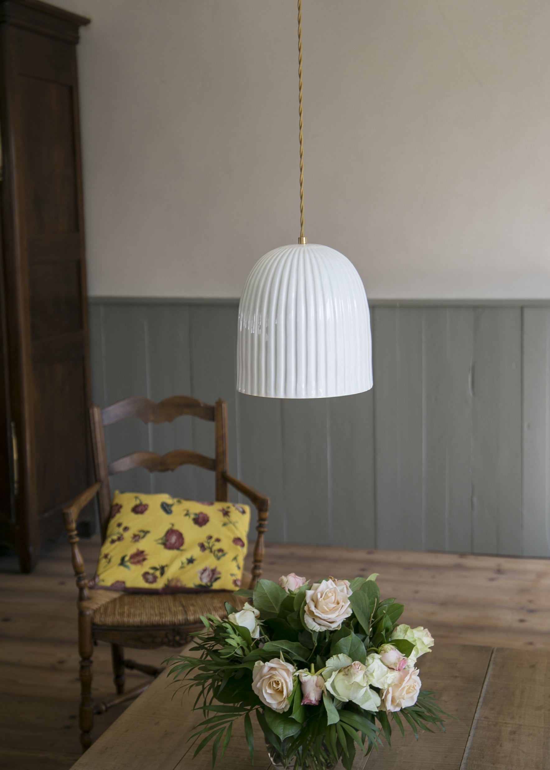 Large Corinthe white porcelain pendant light
