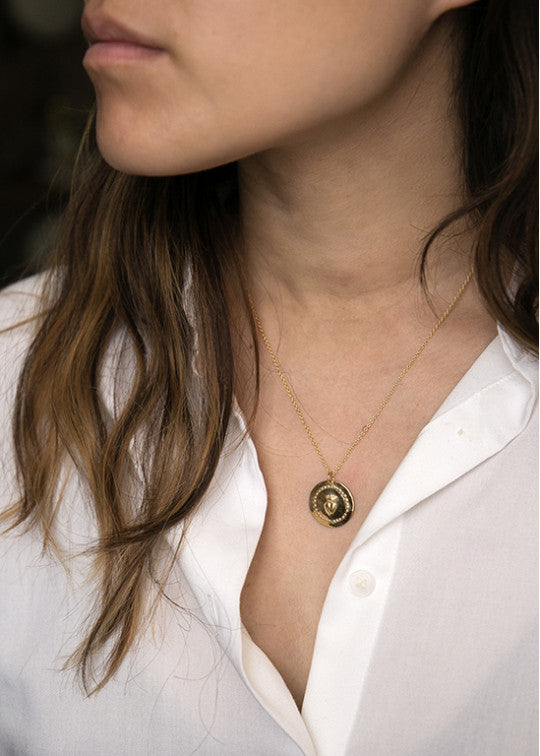 Médaille | Or 18 carats | Savoir-faire artisanal | Alix D. Reynis
